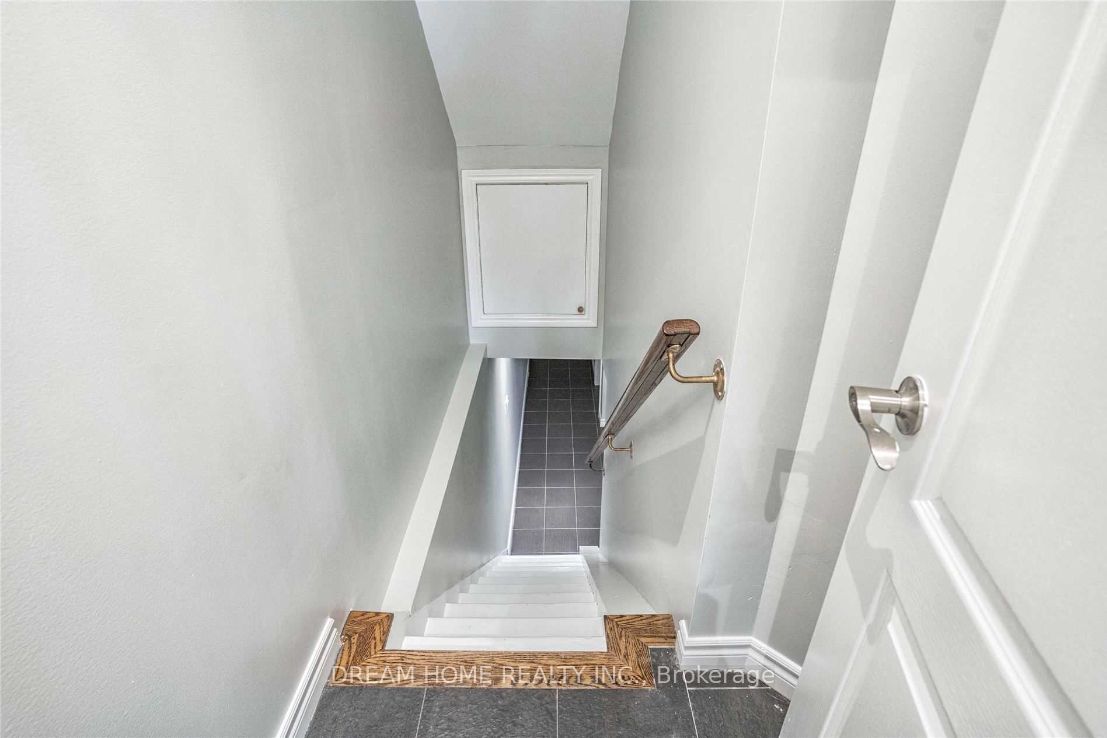 401 Crawford Street Basemen, Toronto, ON M6J 2W1 photo 4