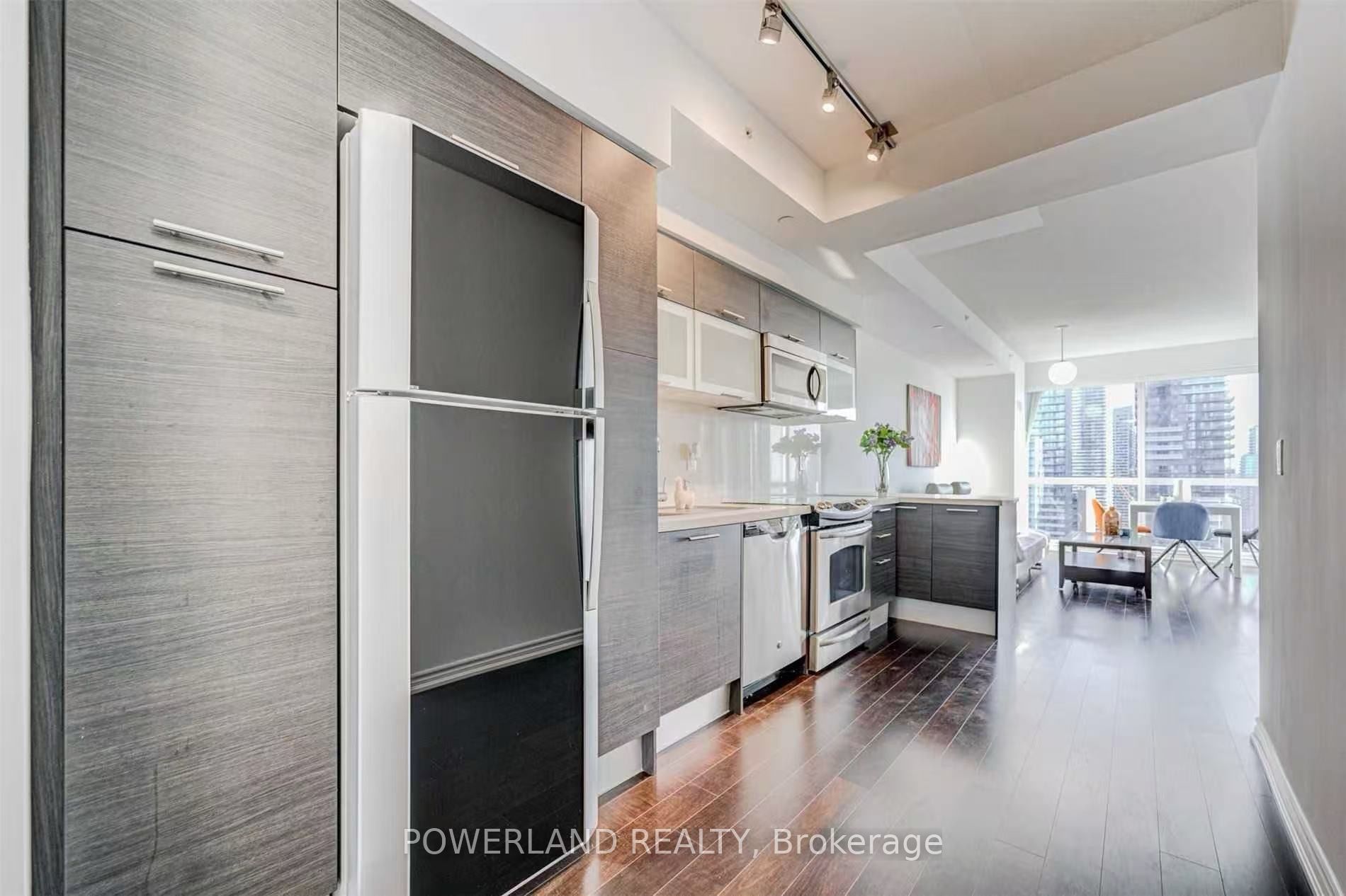 386 Yonge Street 3401, Toronto, ON M5B 0A5 photo 5