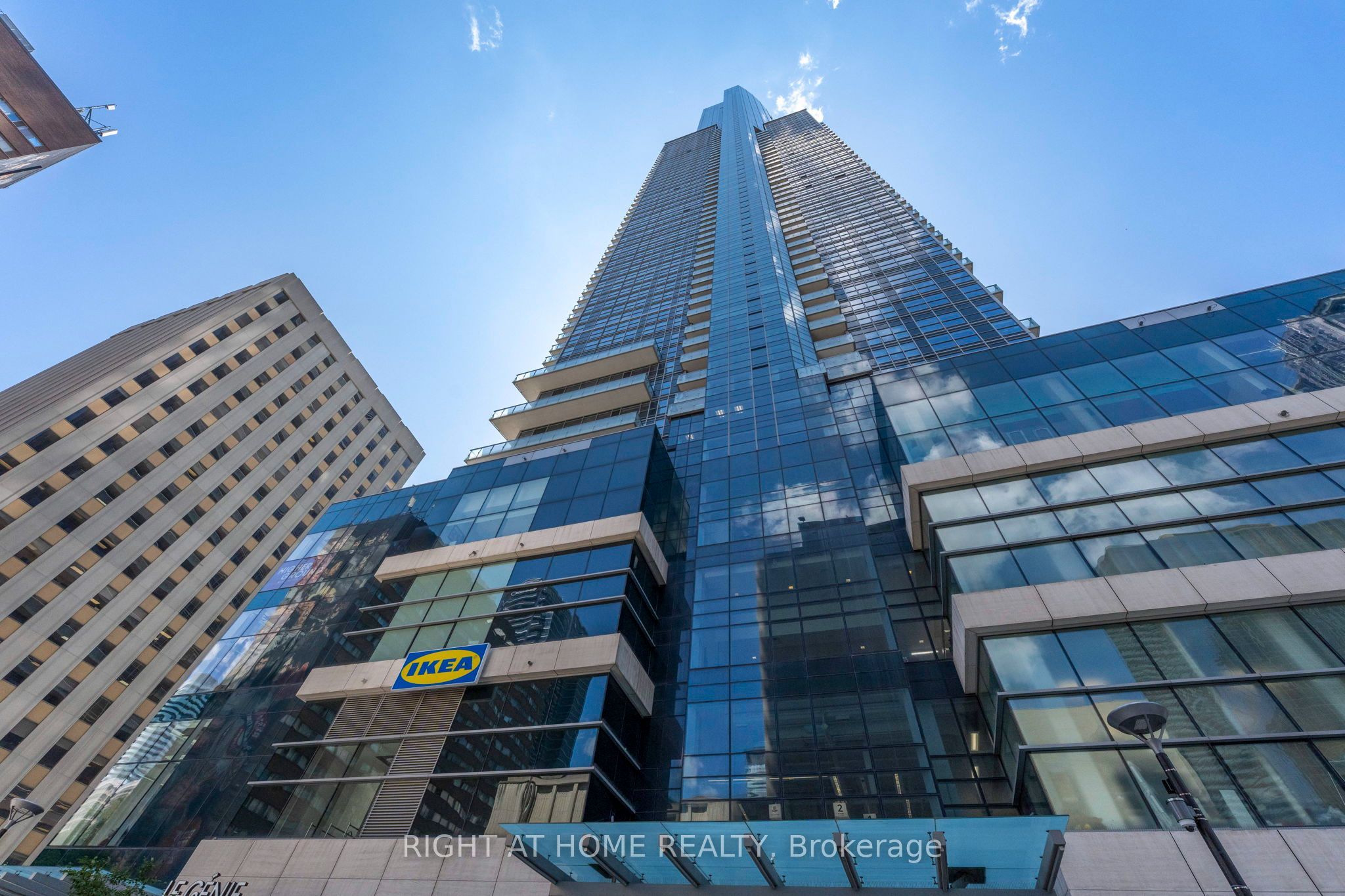 386 Yonge Street 5614, Toronto, ON M5B 0A5 photo 2