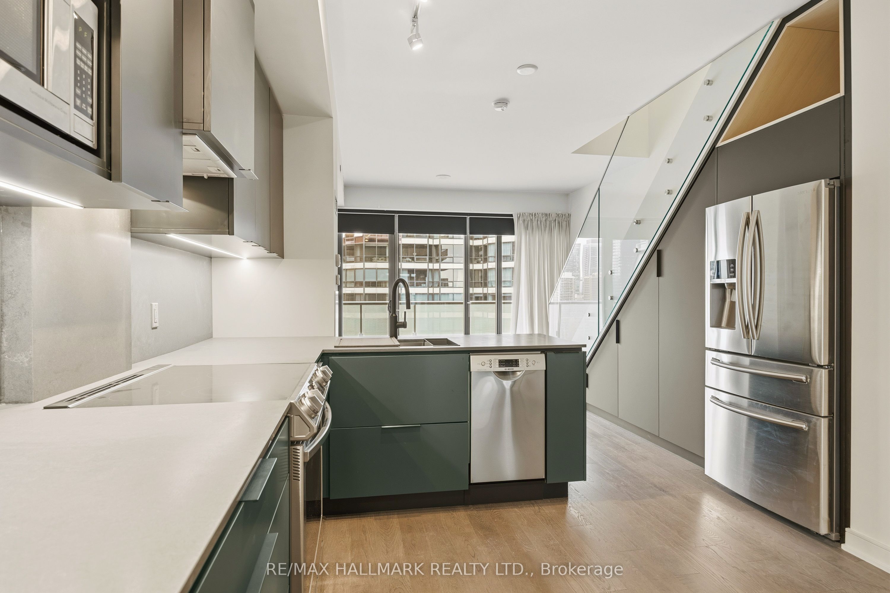 57 St Joseph Street 1811, Toronto, ON M5S 0C5 photo 4
