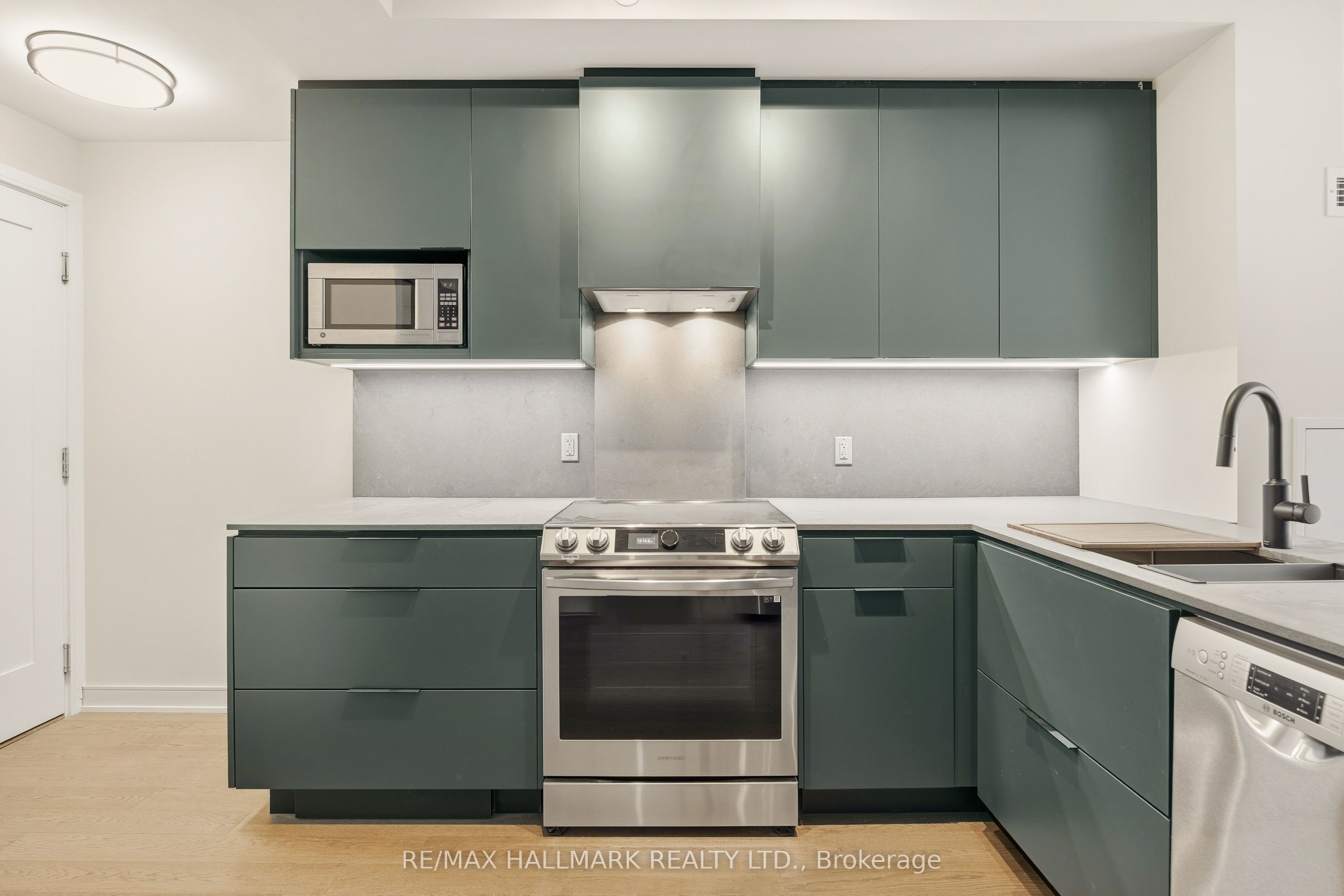 57 St Joseph Street 1811, Toronto, ON M5S 0C5 photo 5