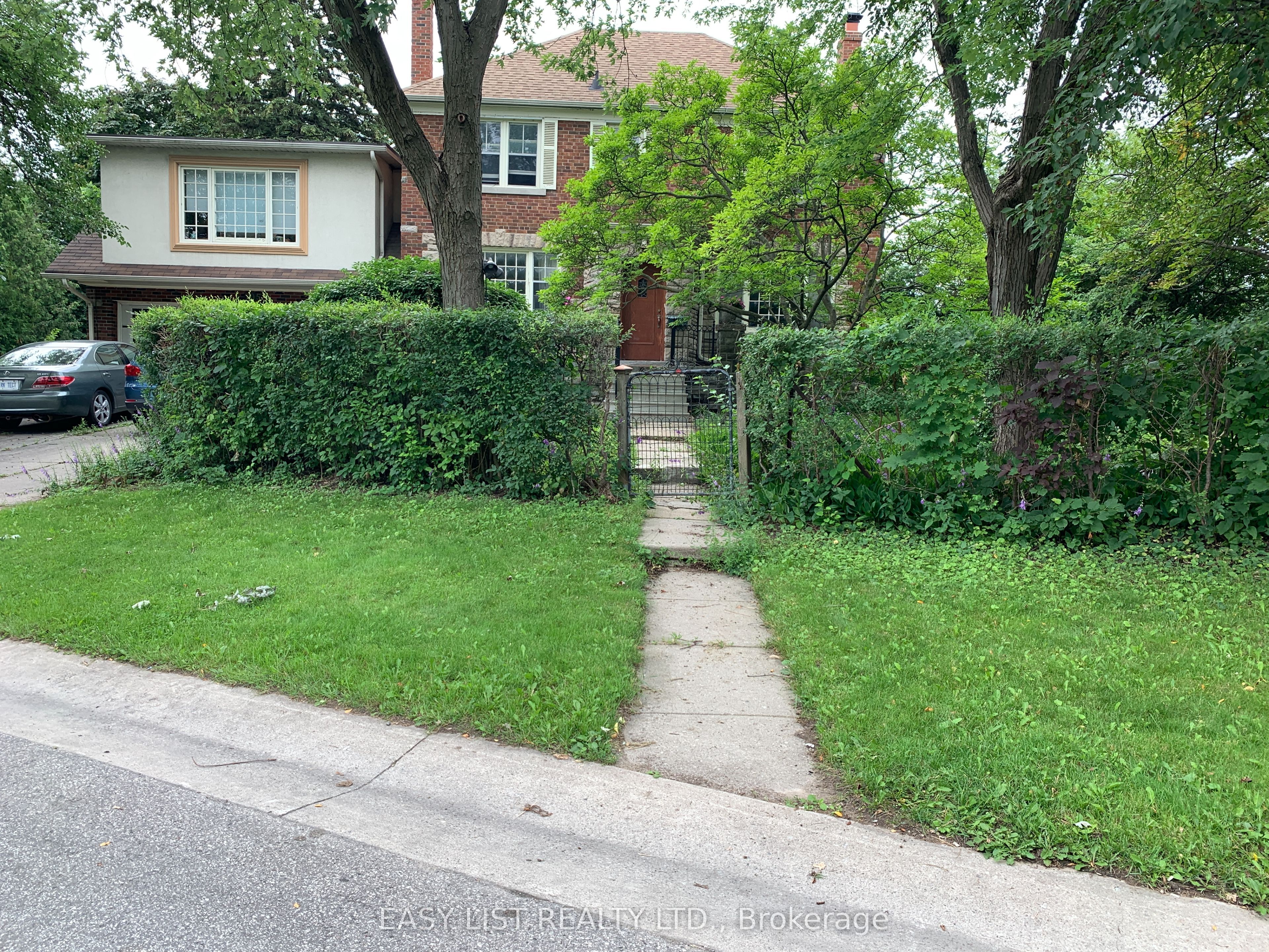 205 Ridley Boulevard, Toronto, ON M5M 3M4