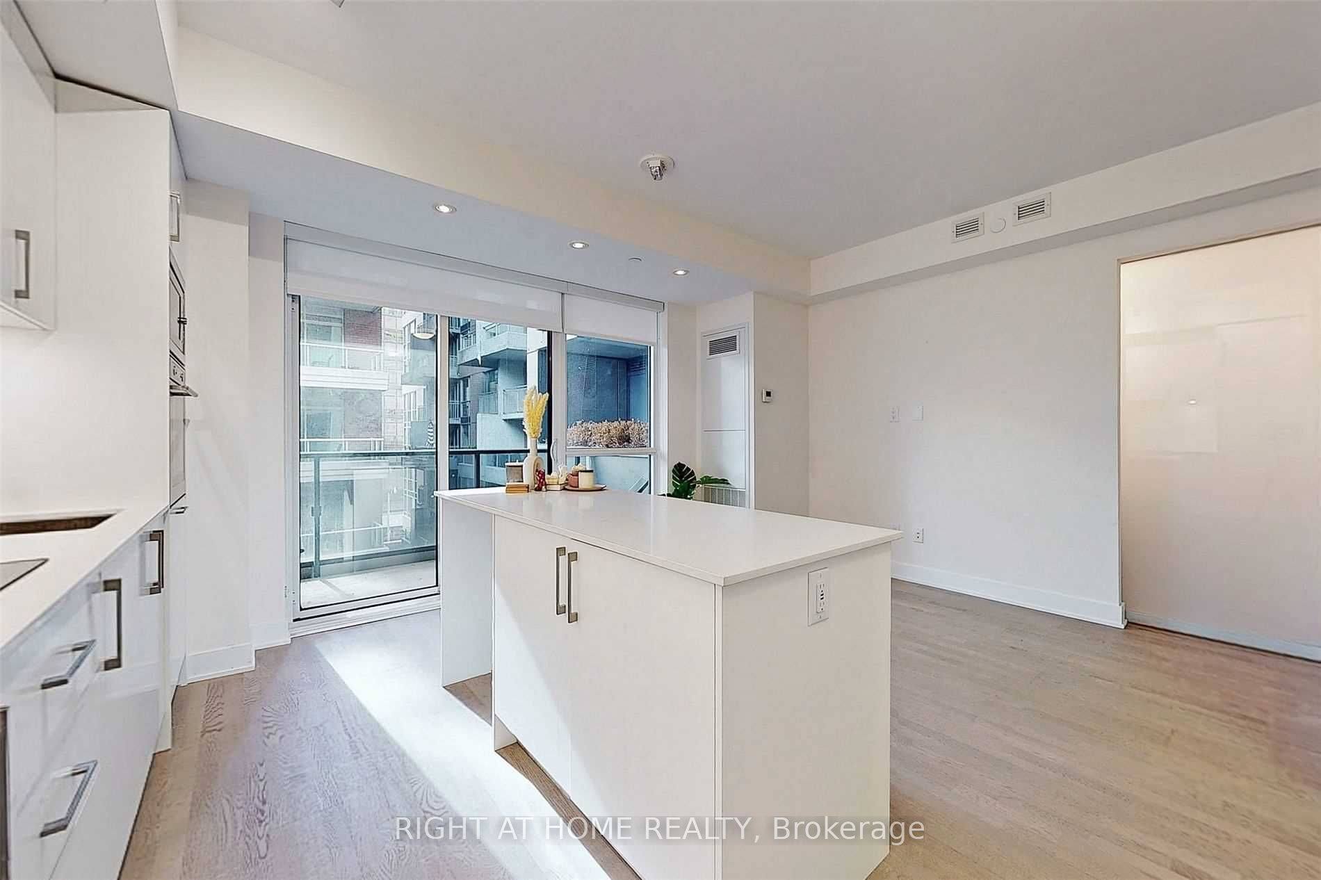 88 Cumberland Street 408, Toronto, ON M5R 1A3 photo 2