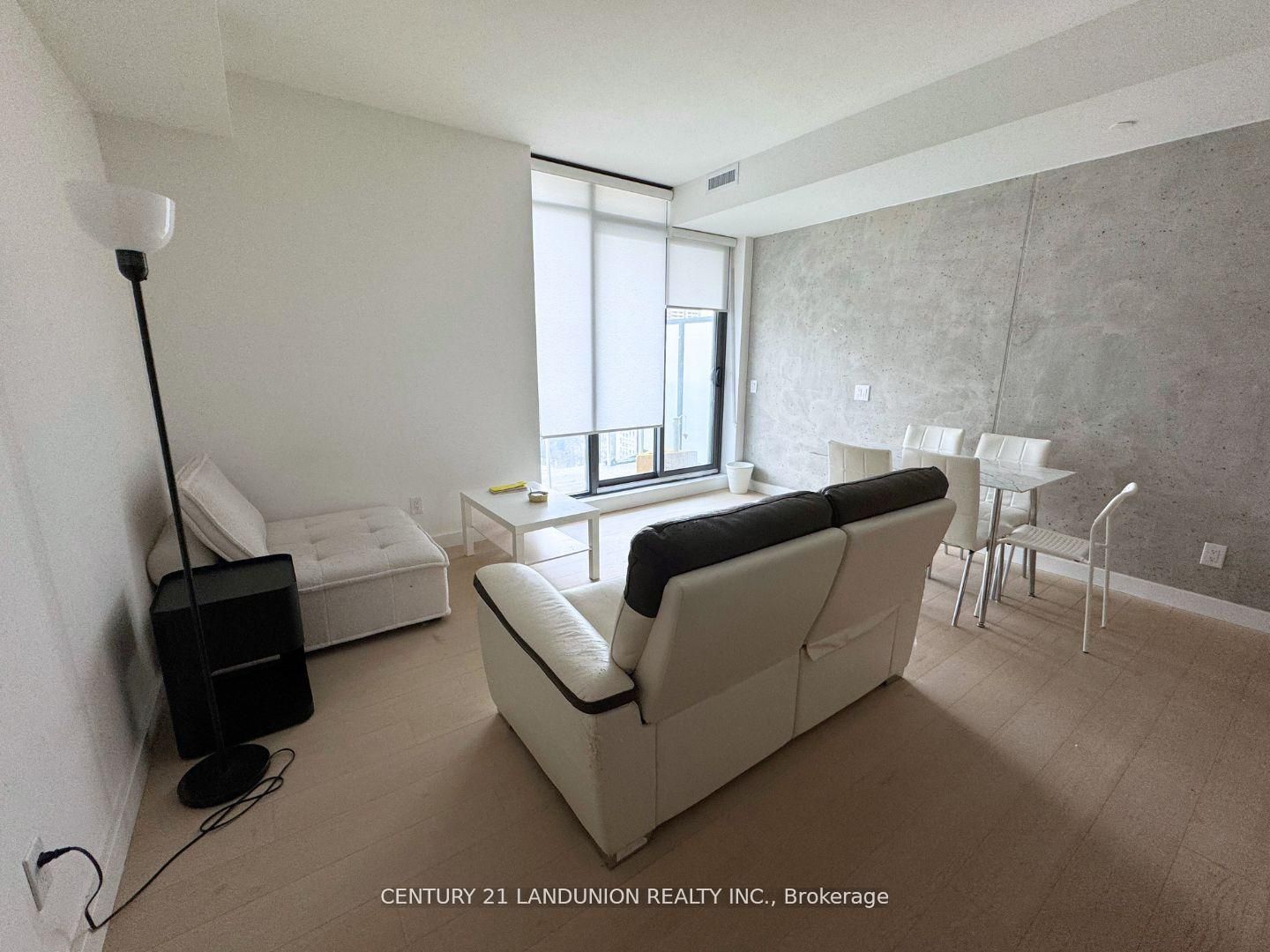 81 Wellesley Street E 1401, Toronto, ON M4Y 0C5 photo 2