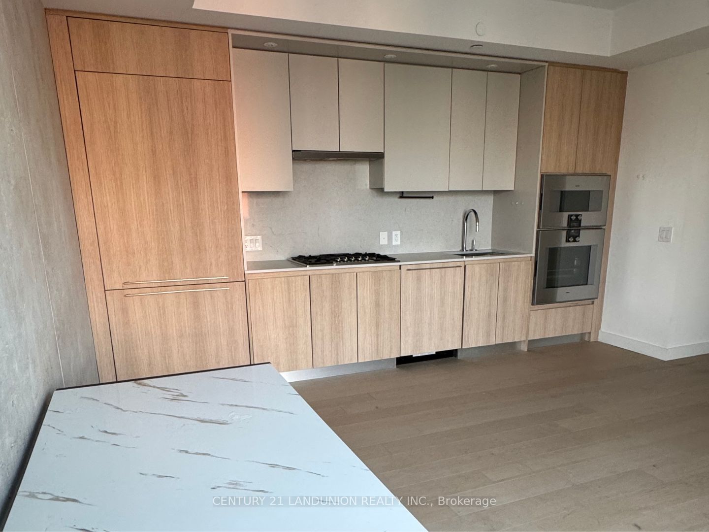 81 Wellesley Street E 1001, Toronto, ON M4Y 0C5 photo 3