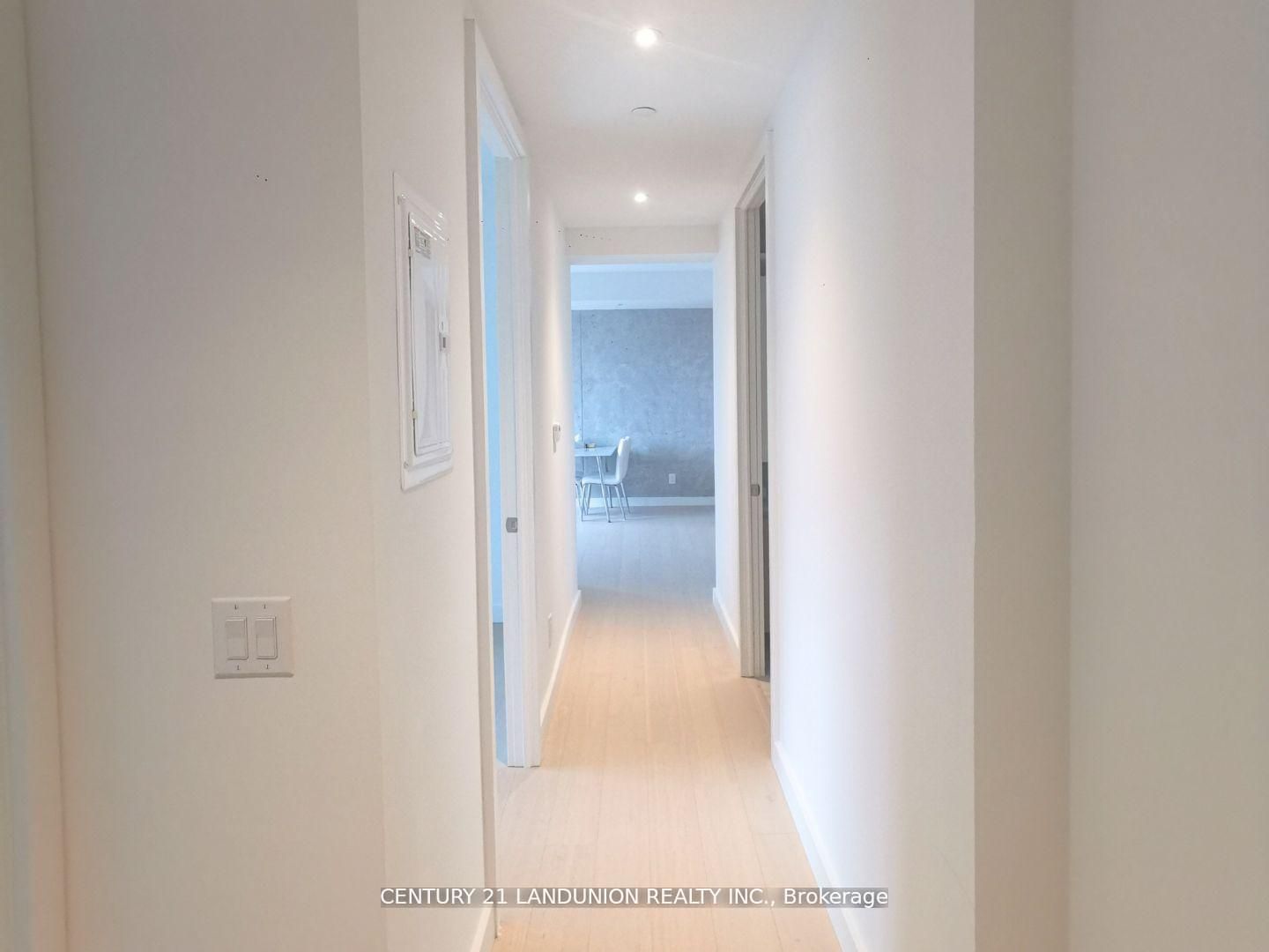 81 Wellesley Street E 1001, Toronto, ON M4Y 0C5 photo 4