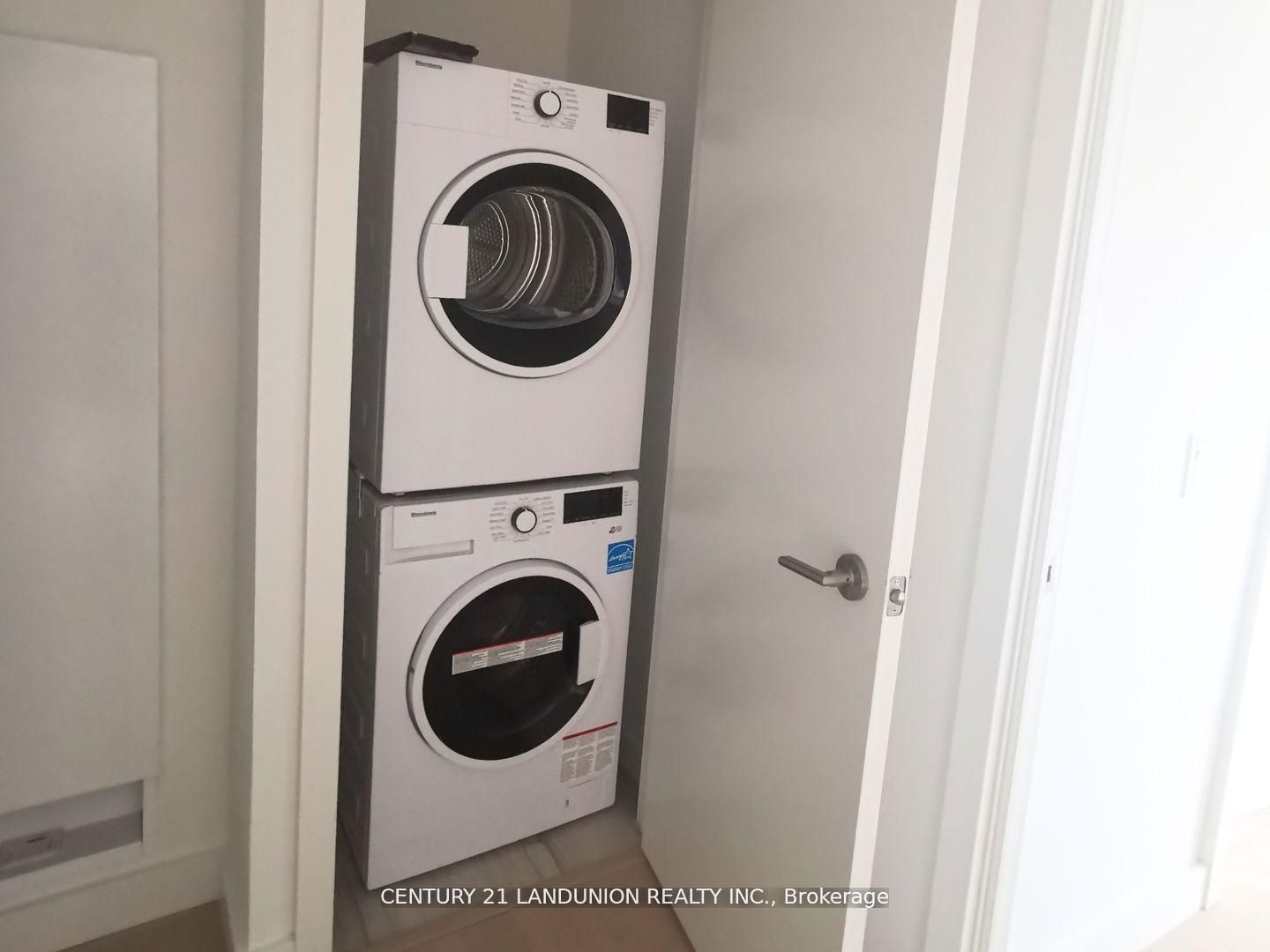 81 Wellesley Street E 1001, Toronto, ON M4Y 0C5 photo 5