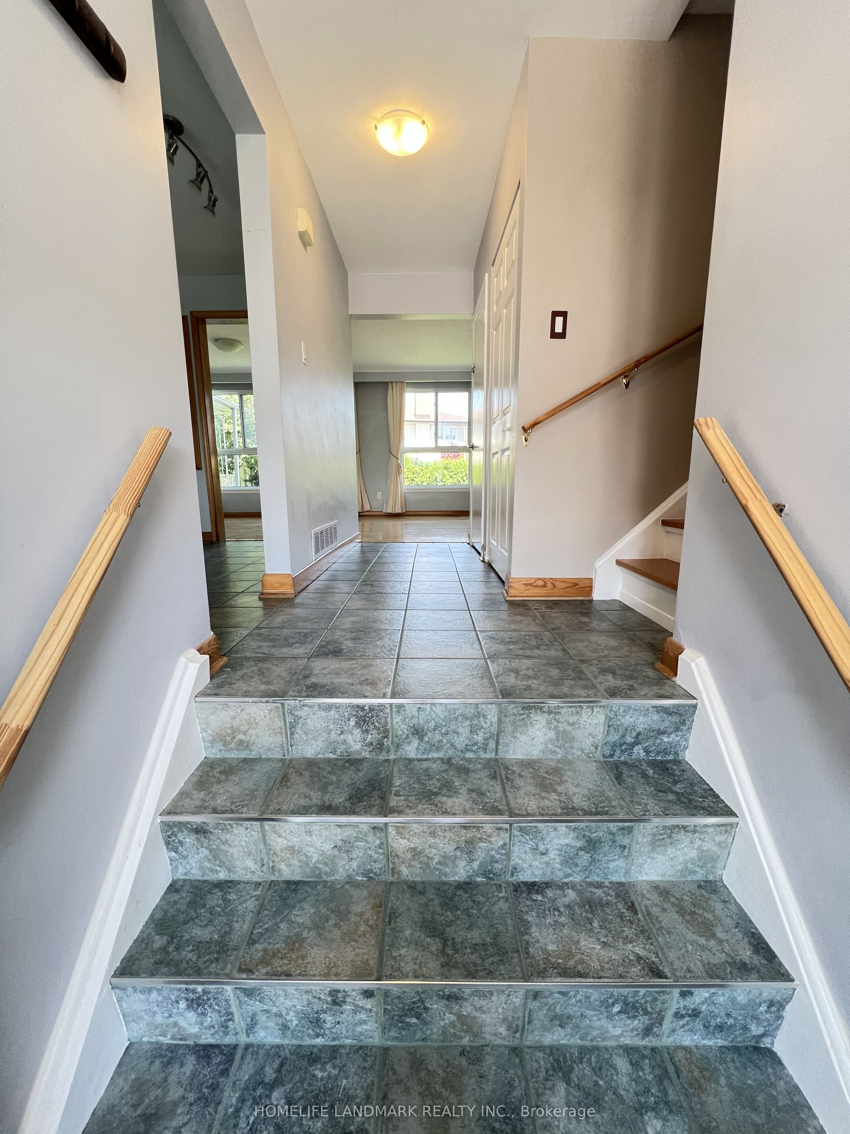 27 Tillplain Road, Toronto, ON M3H 5R1 photo 4