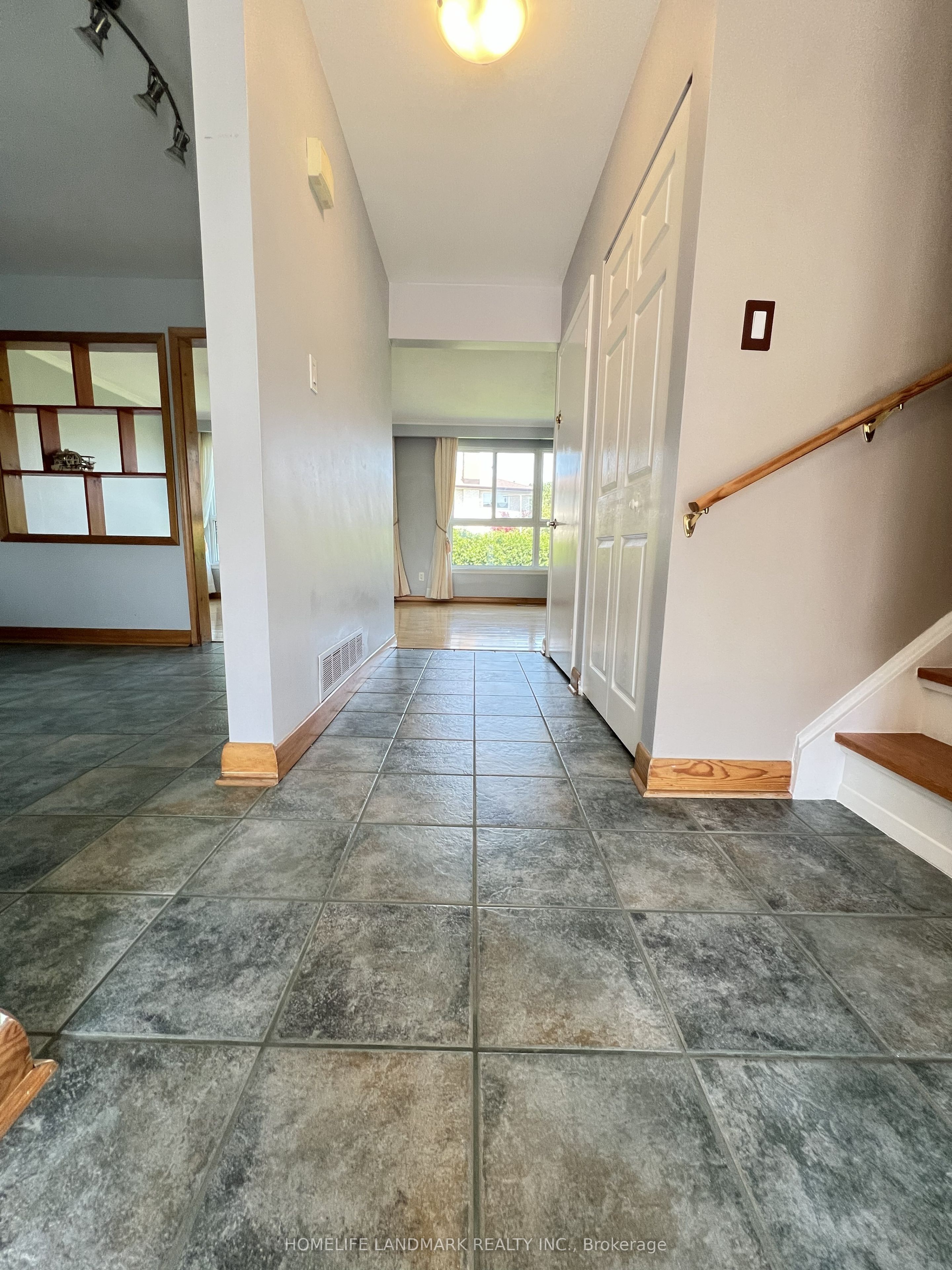 27 Tillplain Road, Toronto, ON M3H 5R1 photo 5
