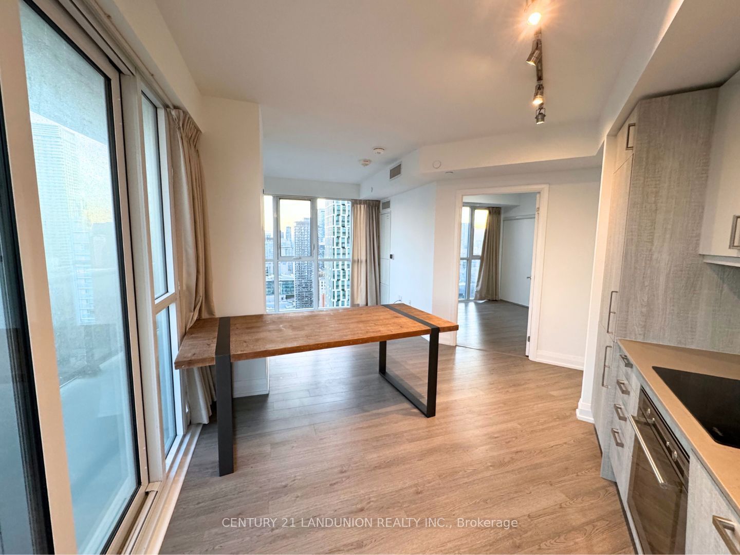 77 Mutual Street, Toronto, ON M5B 2A9 photo 2