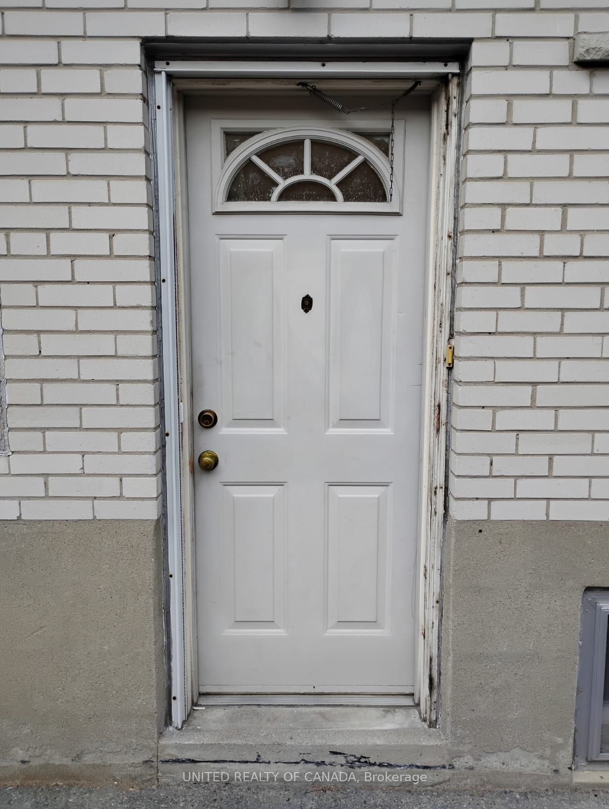 37 Madawaska Avenue, Toronto, ON M2M 2R1 photo 2