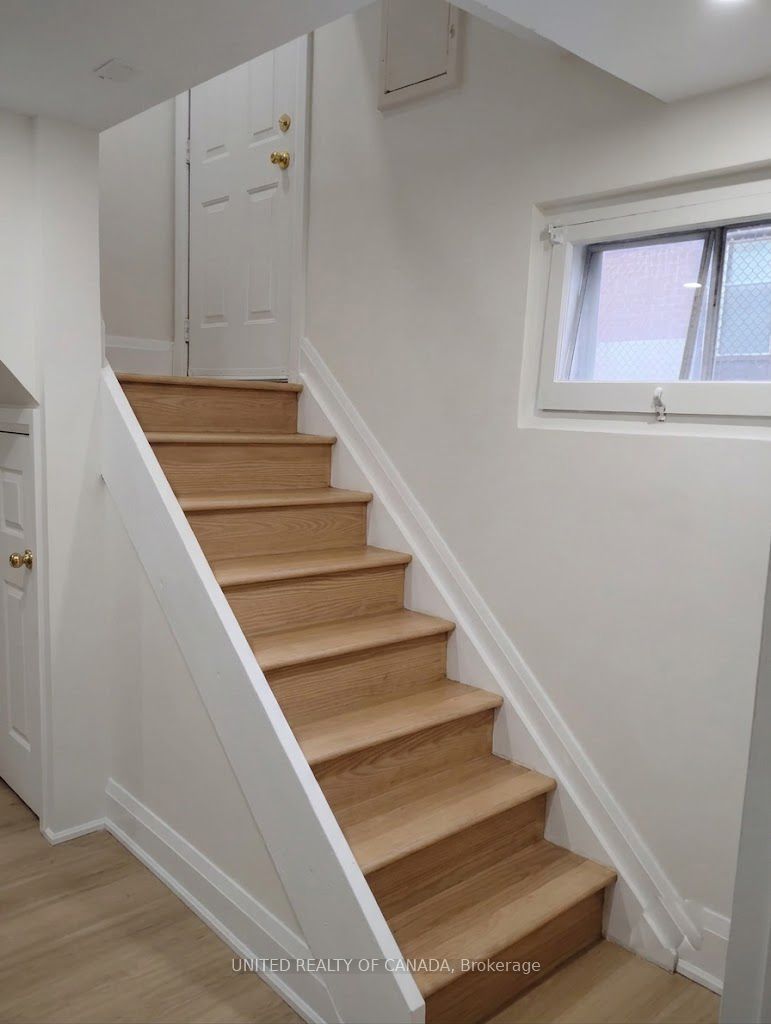 37 Madawaska Avenue, Toronto, ON M2M 2R1 photo 3