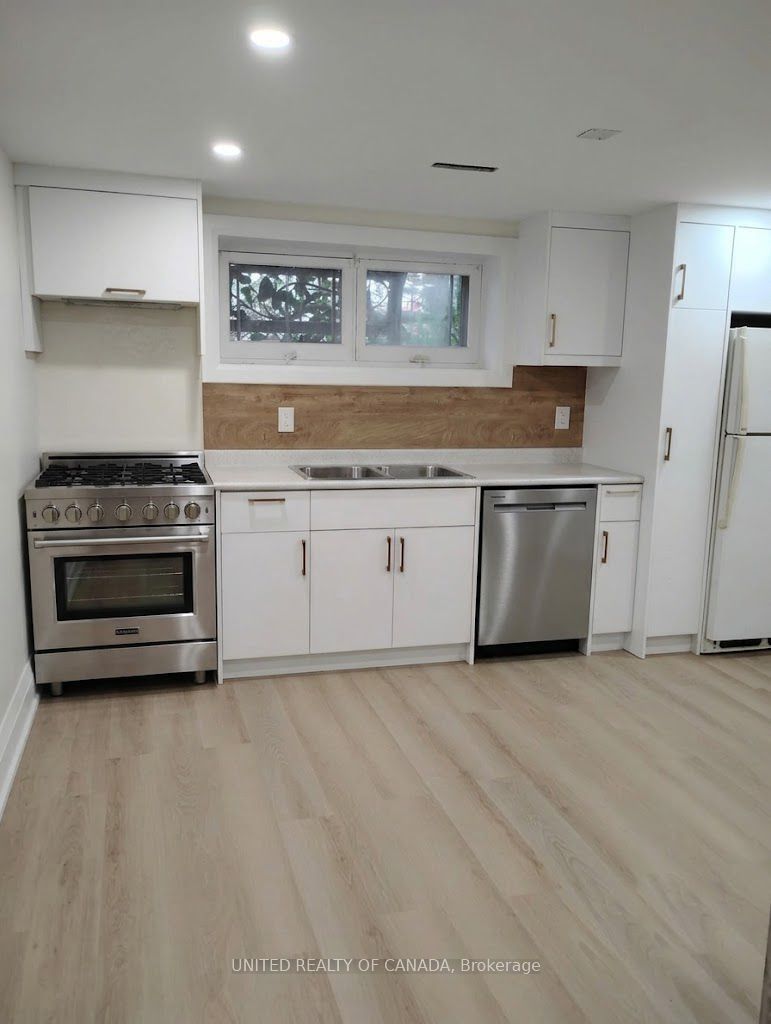 37 Madawaska Avenue, Toronto, ON M2M 2R1 photo 4