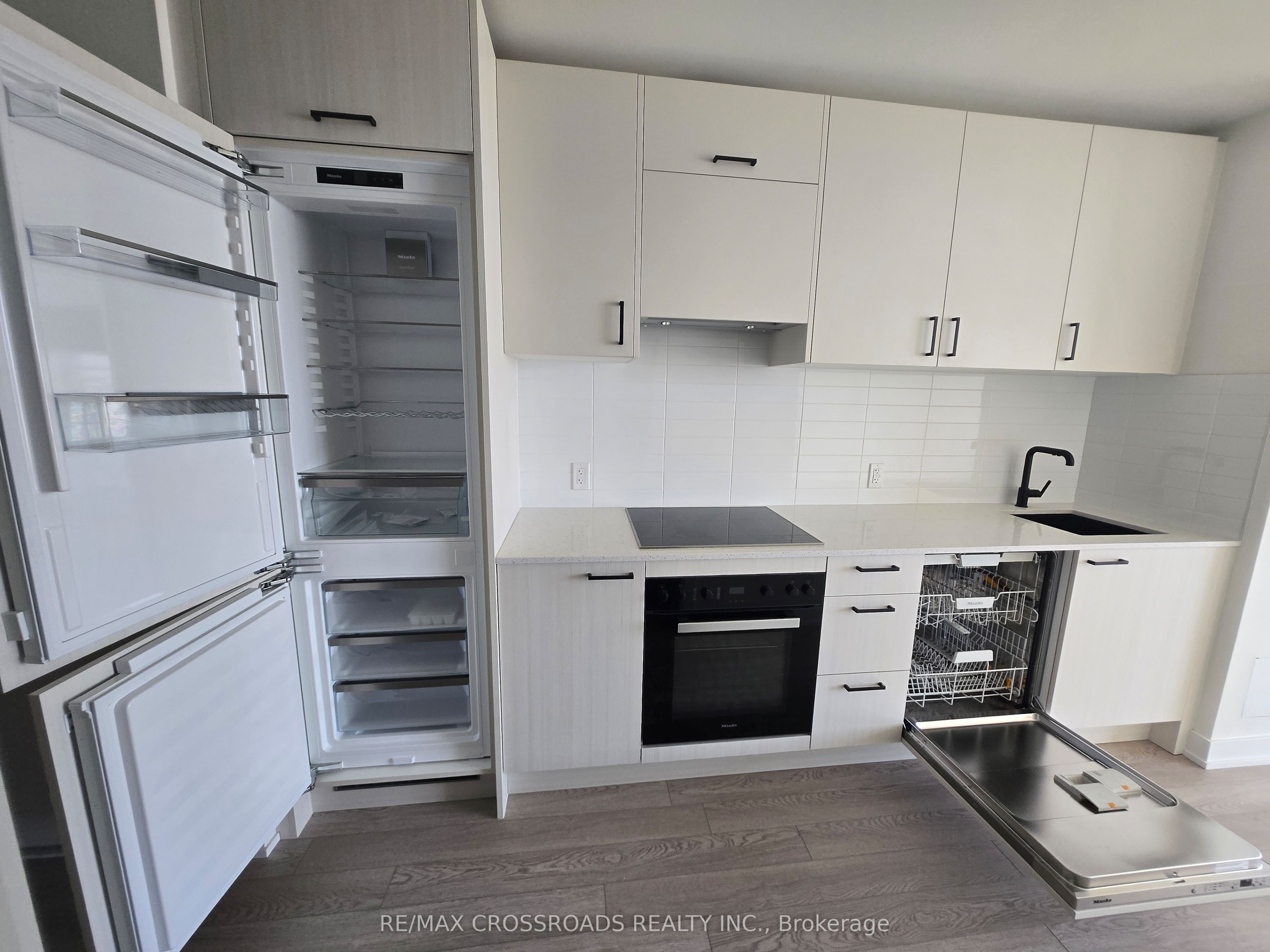 5 Quarrington Lane 2606, Toronto, ON M3C 0S5 photo 5