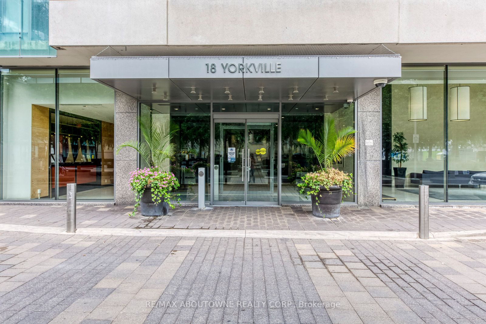 18 Yorkville Avenue 3204, Toronto, ON M4W 1L4 photo 2