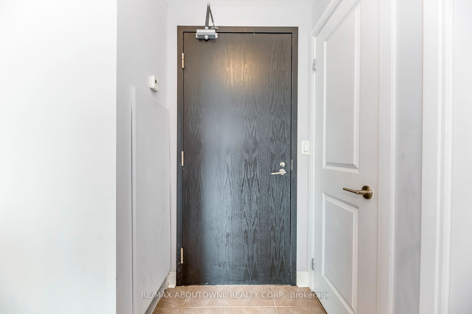 18 Yorkville Avenue 3204, Toronto, ON M4W 1L4 photo 3