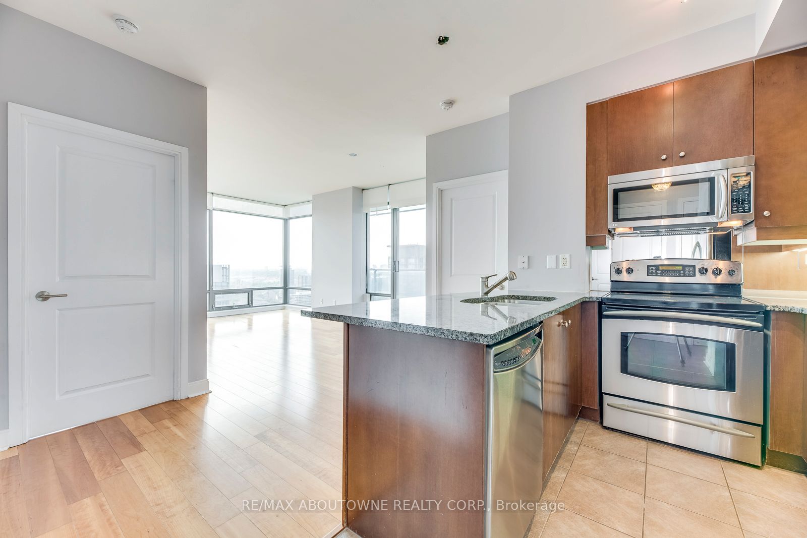 18 Yorkville Avenue 3204, Toronto, ON M4W 1L4 photo 4