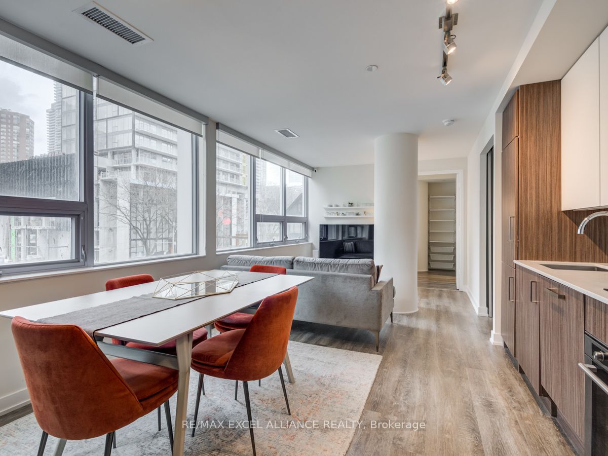 17 Dundonald Street 201, Toronto, ON M4Y 0E4 photo 3