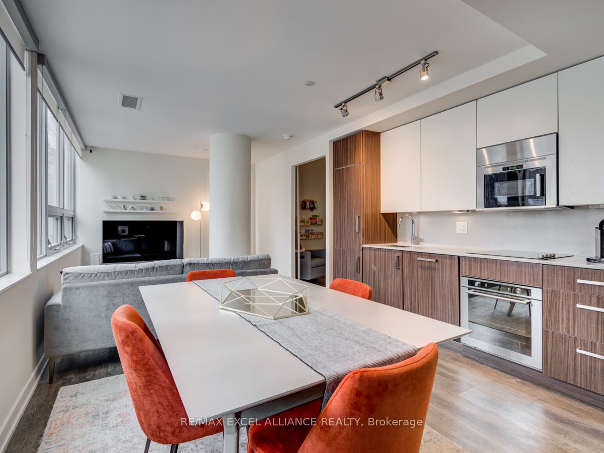 17 Dundonald Street 201, Toronto, ON M4Y 0E4 photo 4