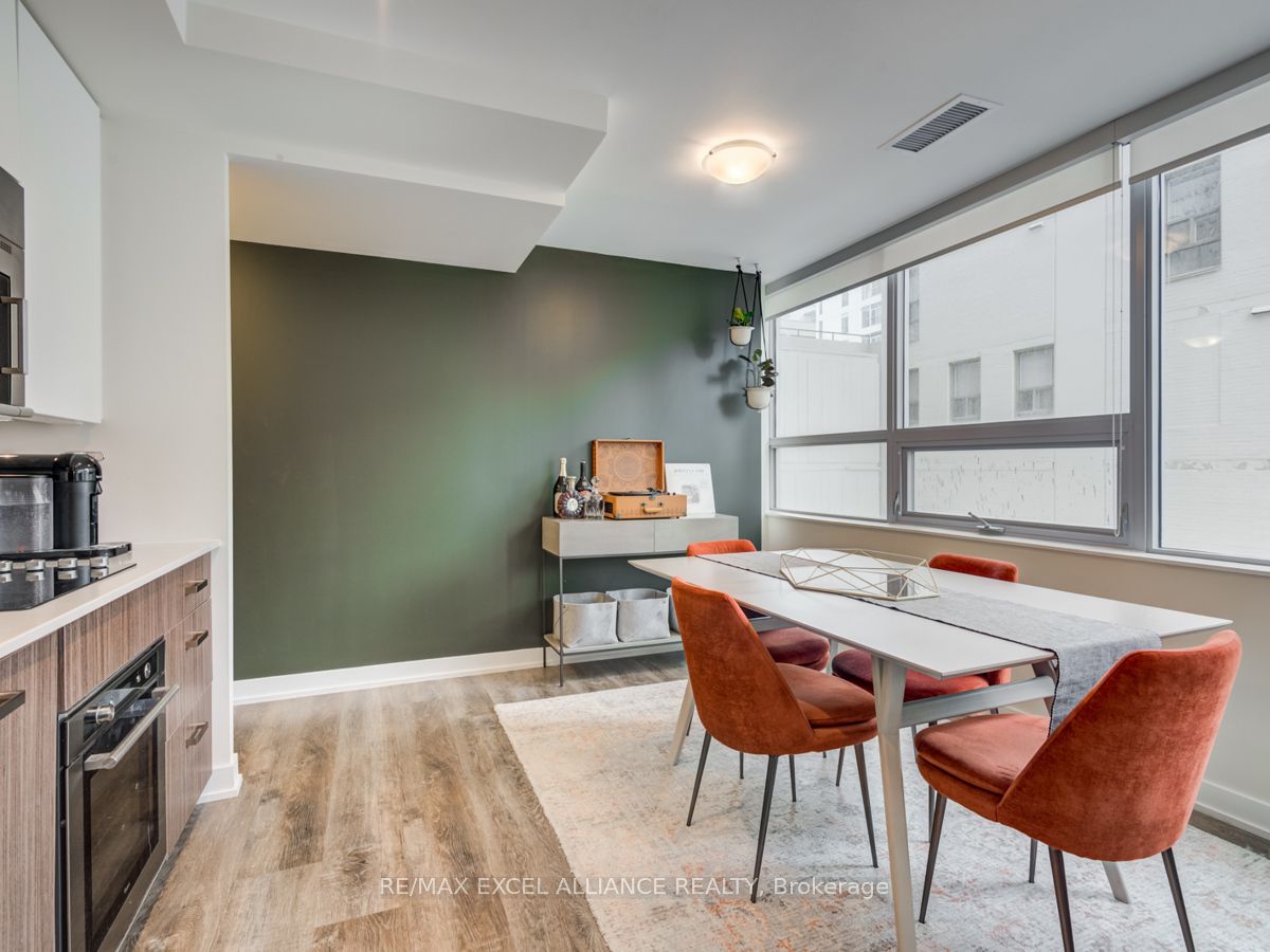 17 Dundonald Street 201, Toronto, ON M4Y 0E4 photo 5