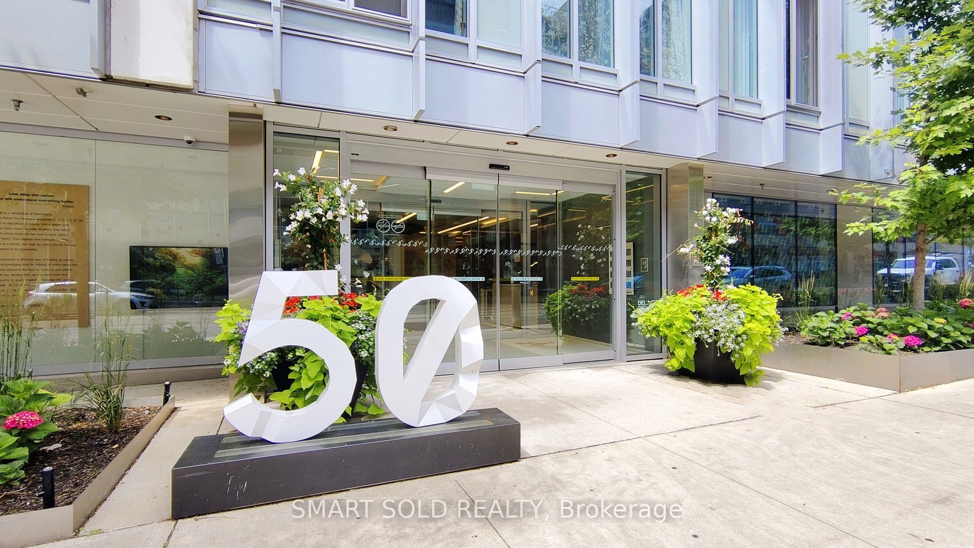 50 Mccaul Street 813, Toronto, ON M5T 1V9 photo 2