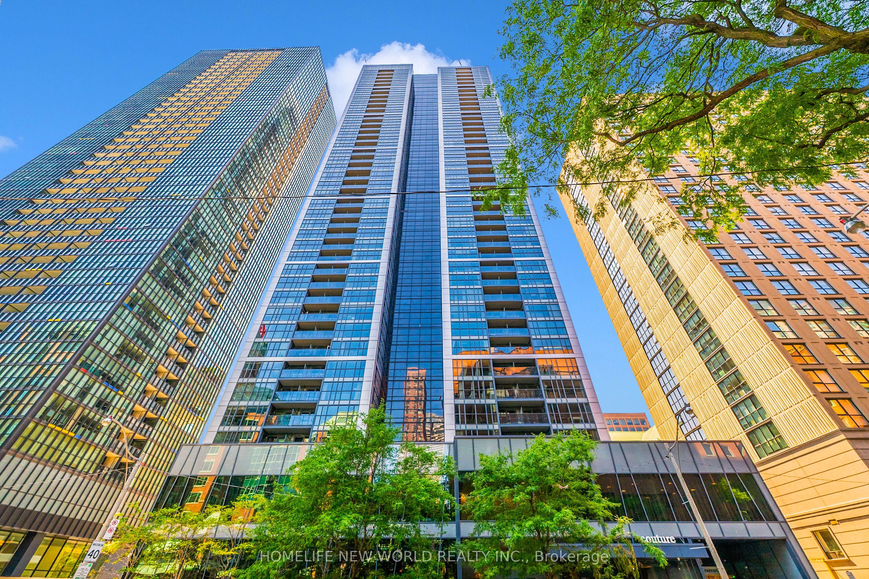 28 Ted Rogers Way 811, Toronto, ON M4Y 2T4