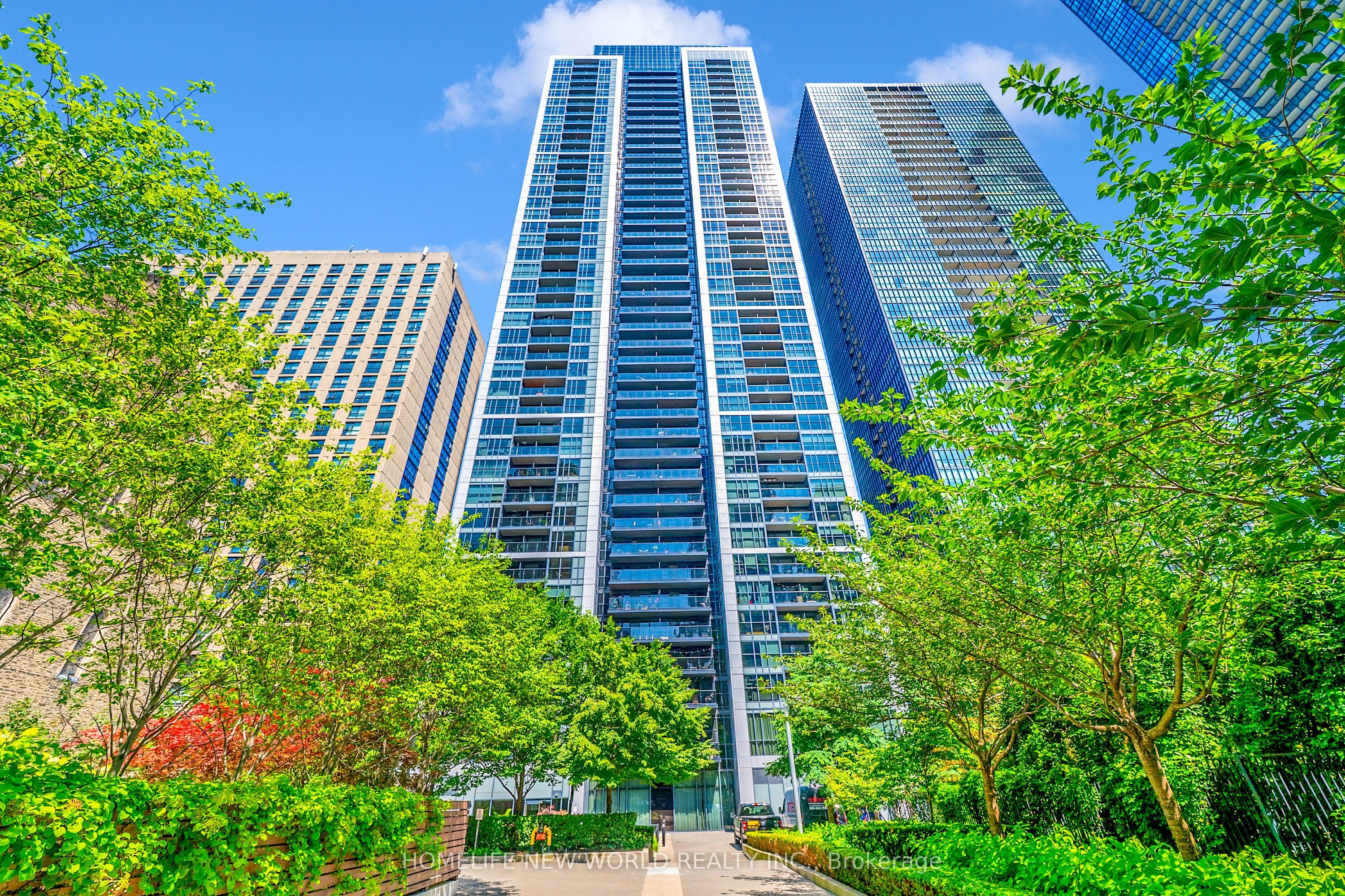 28 Ted Rogers Way 811, Toronto, ON M4Y 2T4 photo 2