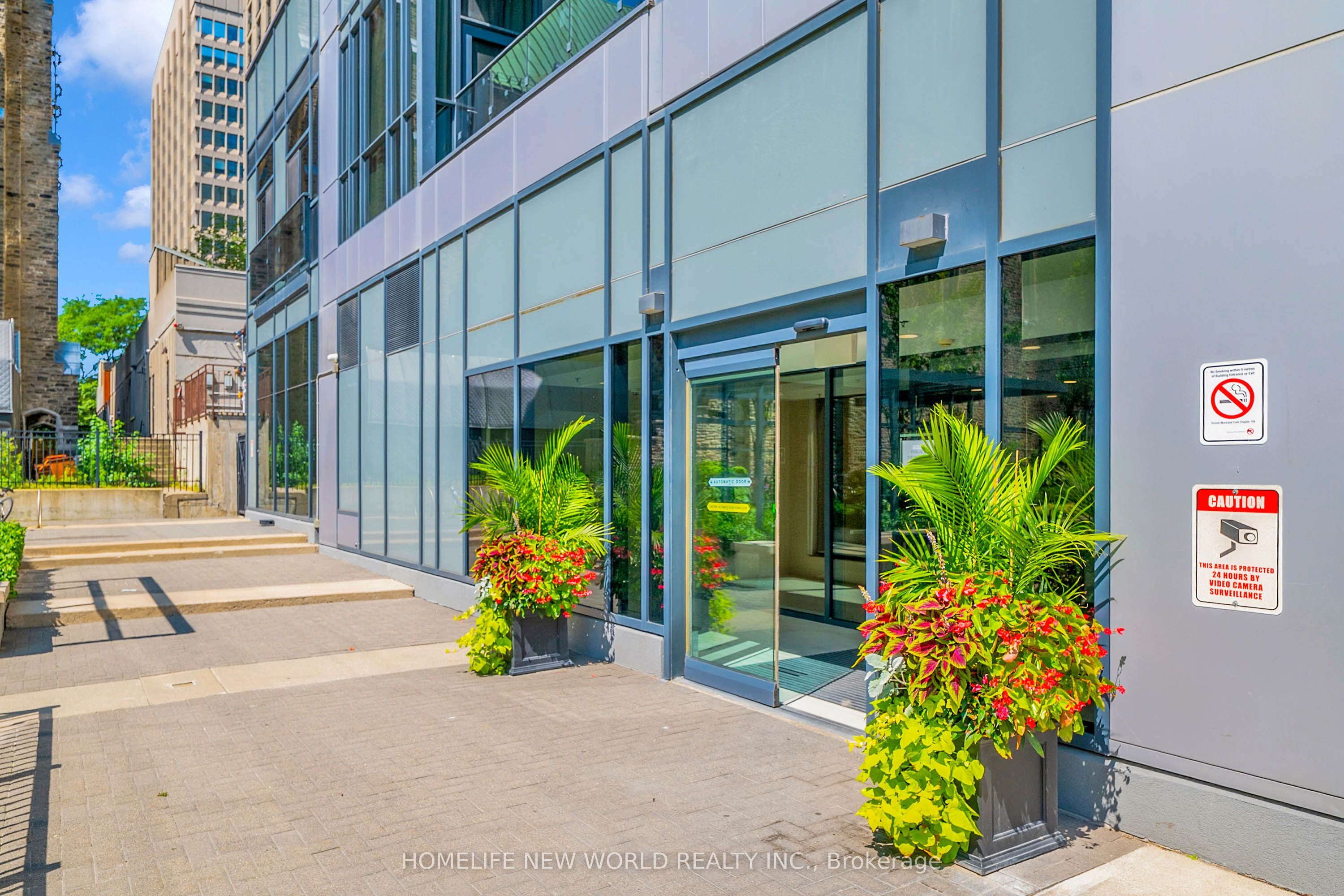 28 Ted Rogers Way 811, Toronto, ON M4Y 2T4 photo 3