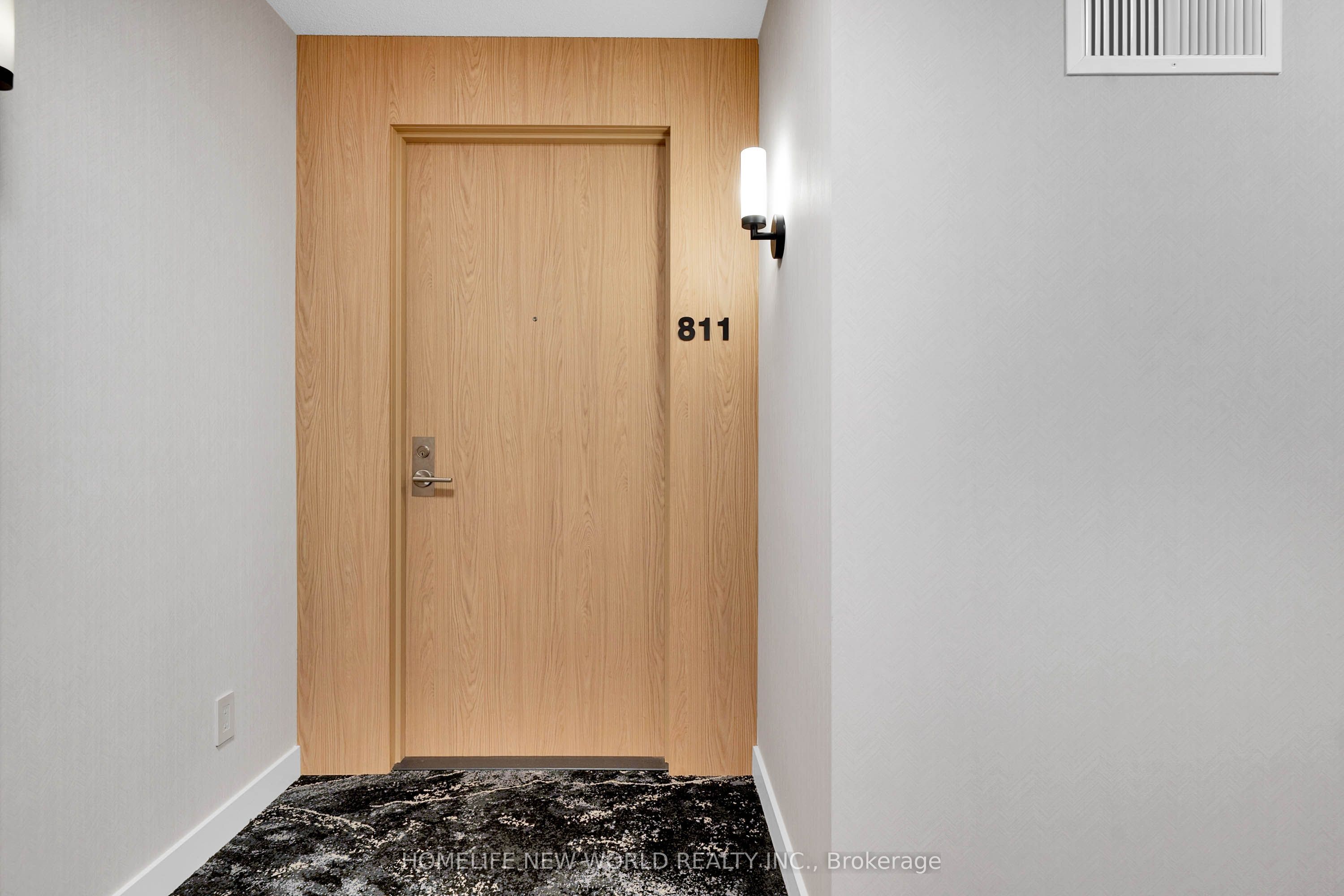 28 Ted Rogers Way 811, Toronto, ON M4Y 2T4 photo 5