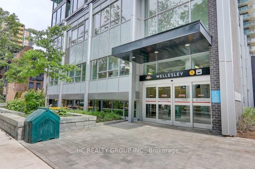 17 Dundonald Street 1206, Toronto, ON M4Y 0E4 photo 3