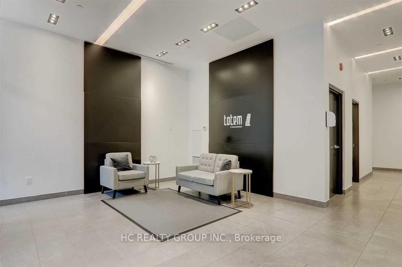 17 Dundonald Street 1206, Toronto, ON M4Y 0E4 photo 4