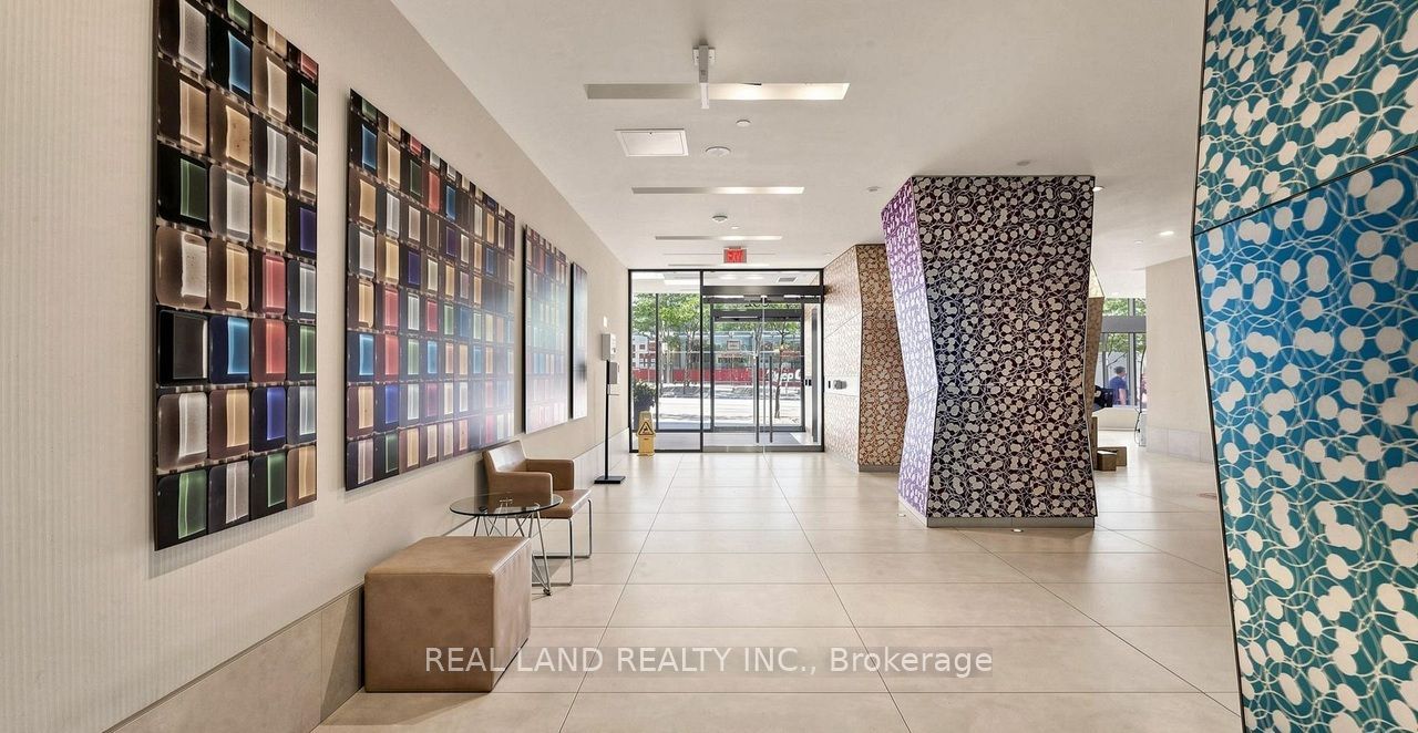 832 Bay Street 502, Toronto, ON M5S 1Z6 photo 2