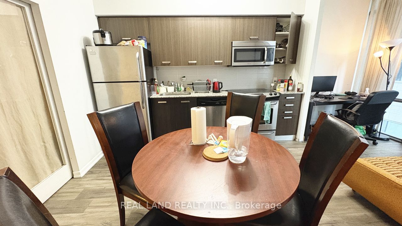 832 Bay Street 502, Toronto, ON M5S 1Z6 photo 5