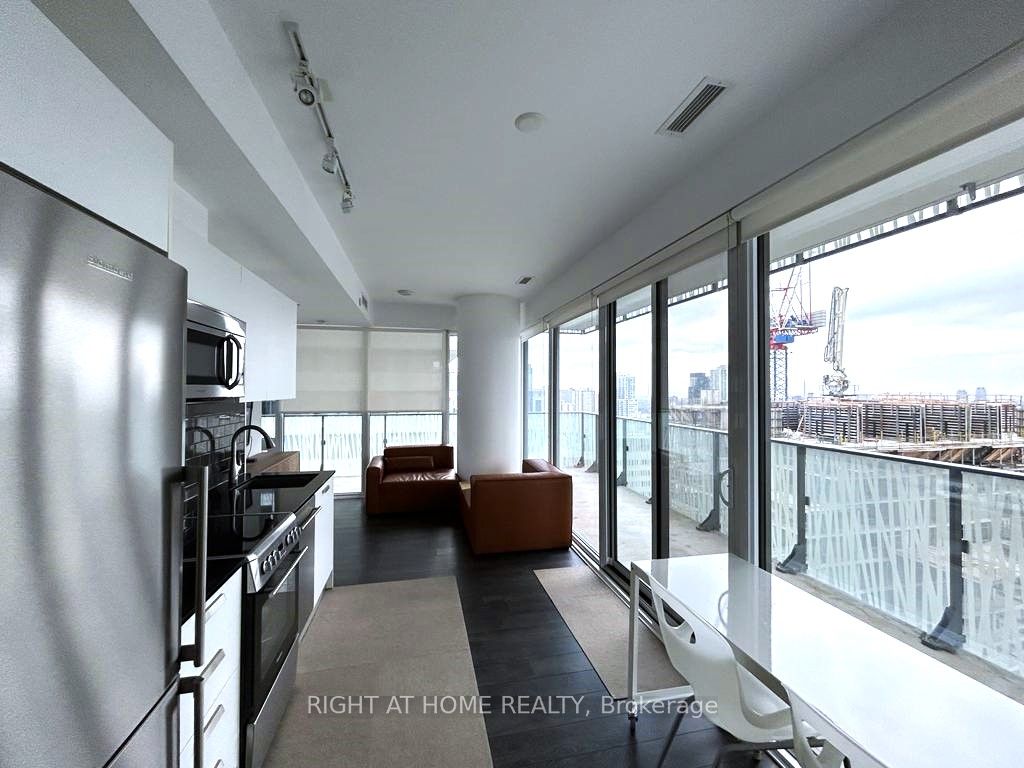 42 Charles Street E 2802, Toronto, ON M4Y 1T4 photo 4