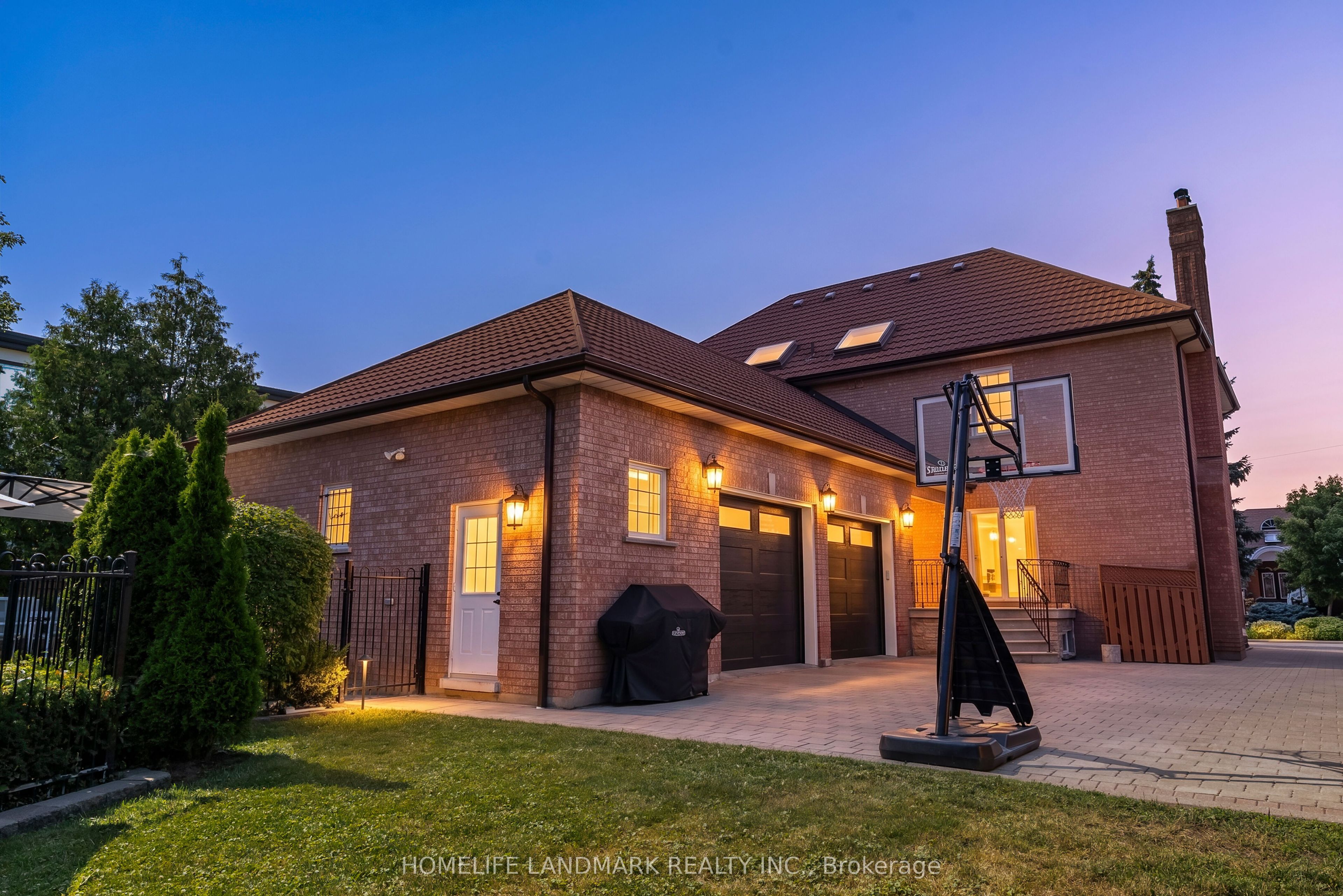 193 Codsell Avenue, Toronto, ON M3H 3W5 photo 2