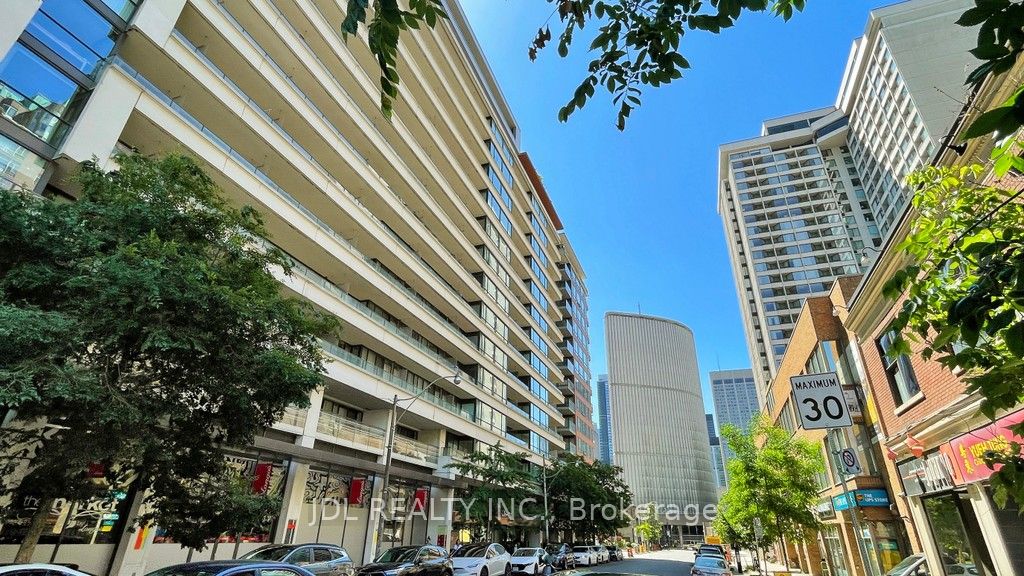 111 Elizabeth Street 1037, Toronto, ON M5G 1P7