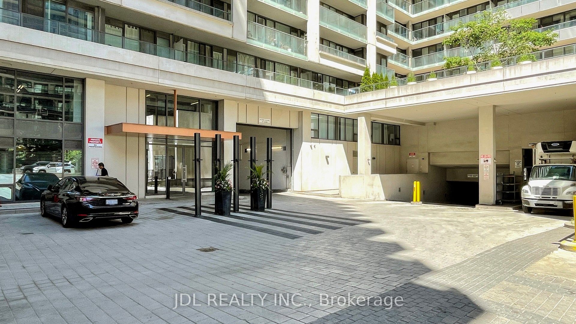 111 Elizabeth Street 1037, Toronto, ON M5G 1P7 photo 3