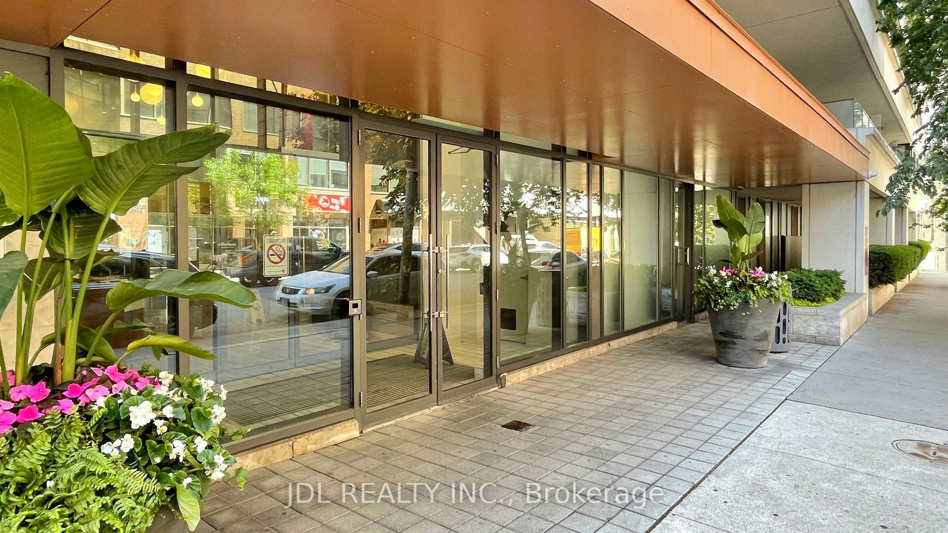 111 Elizabeth Street 1037, Toronto, ON M5G 1P7 photo 4