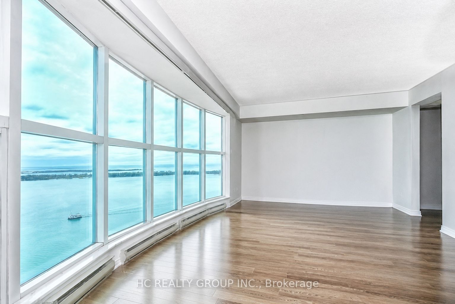 99 Harbour Square 3902, Toronto, ON M5J 2H2