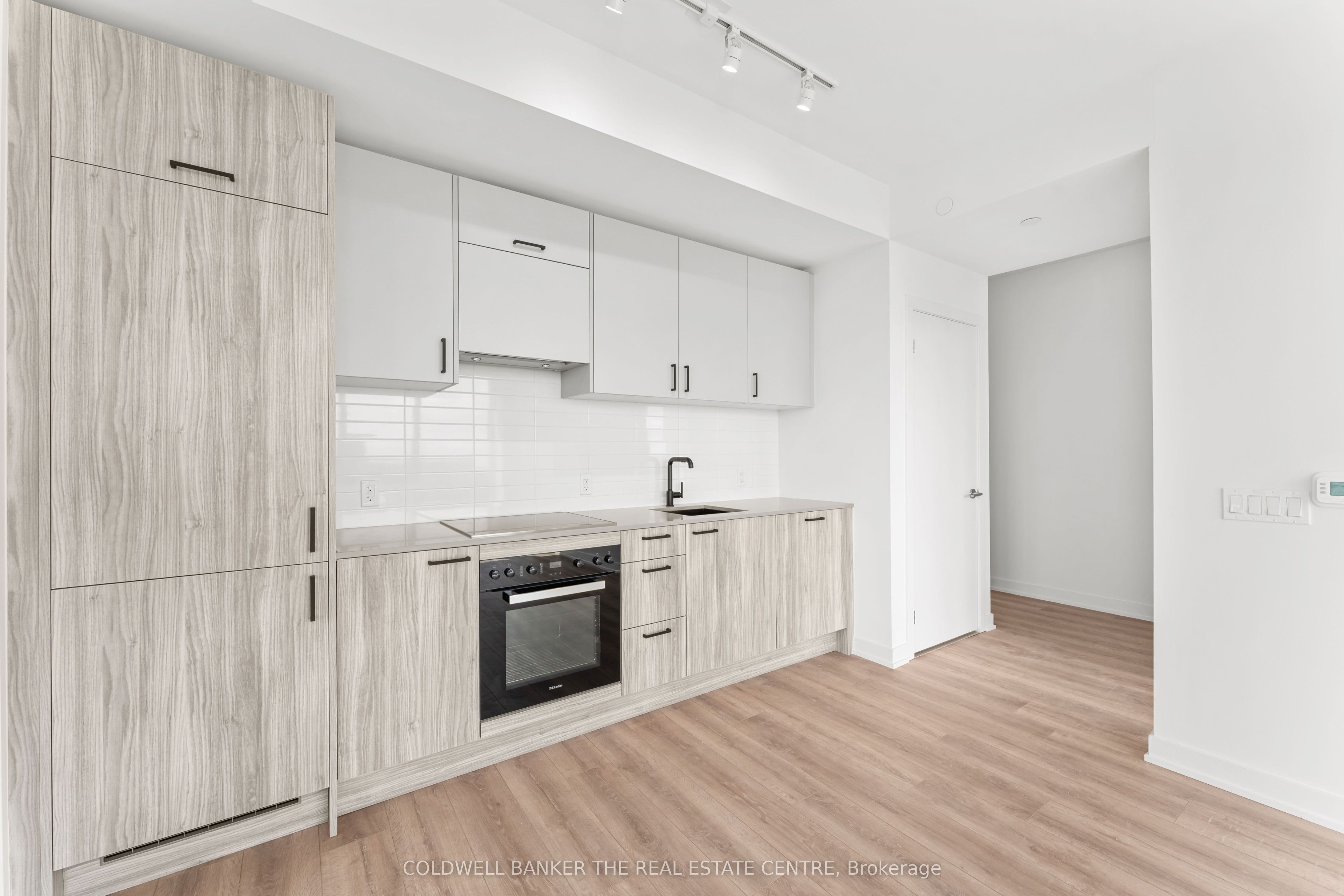 1 Quarrington Lane 2203, Toronto, ON M3C 0S4 photo 3