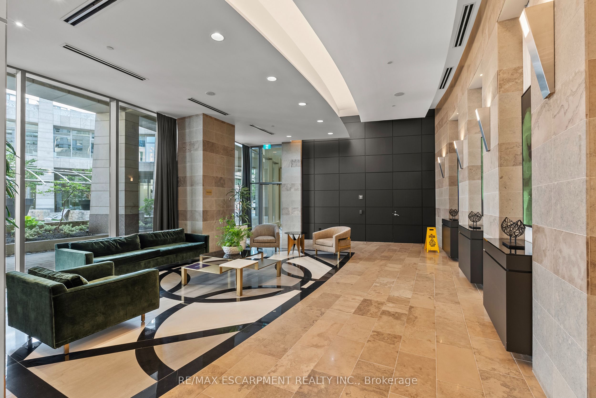 2181 Yonge Street 603, Toronto, ON M4S 3H7 photo 2