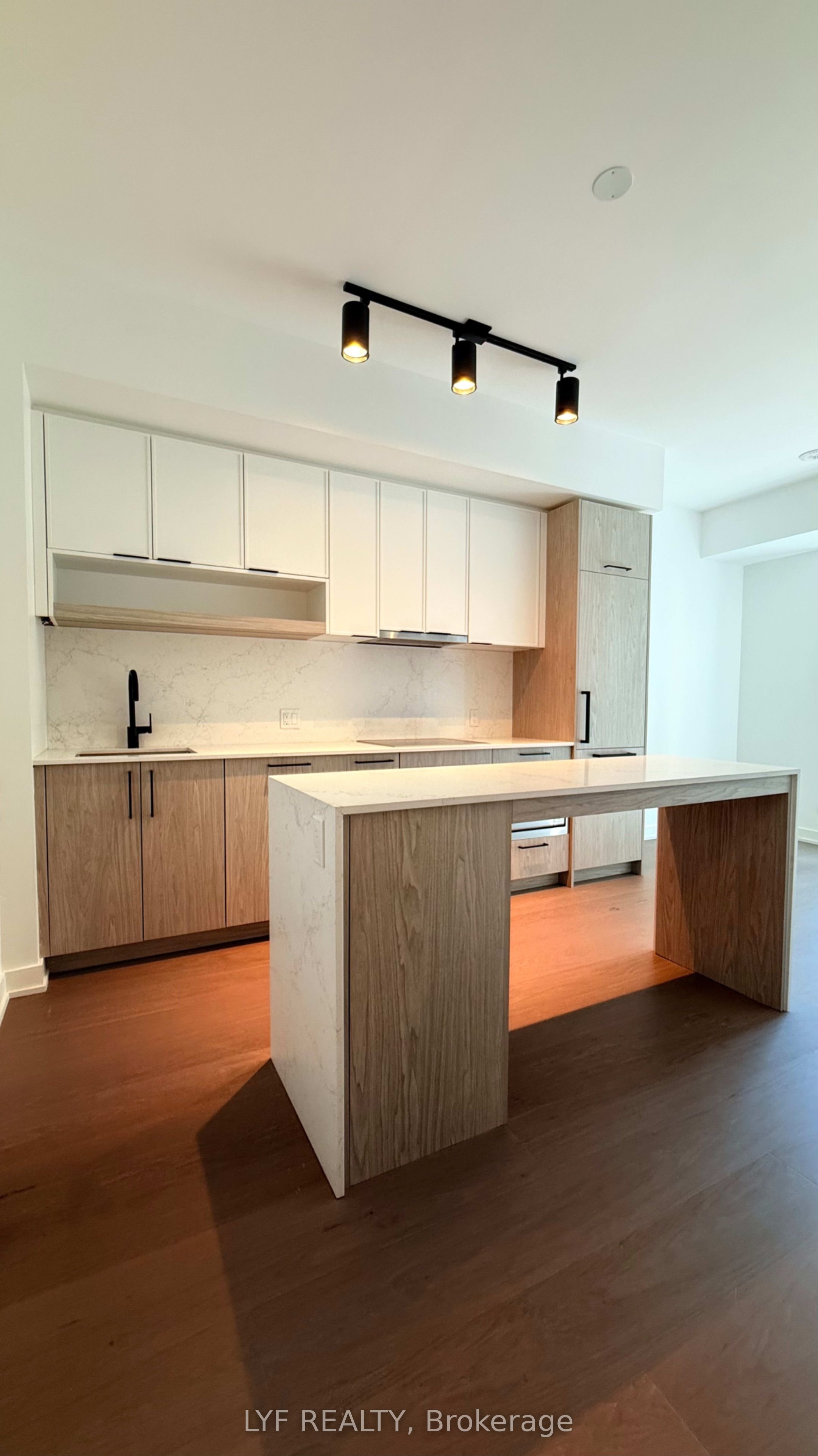 91 Montclair Avenue 826, Toronto, ON M5P 0B1