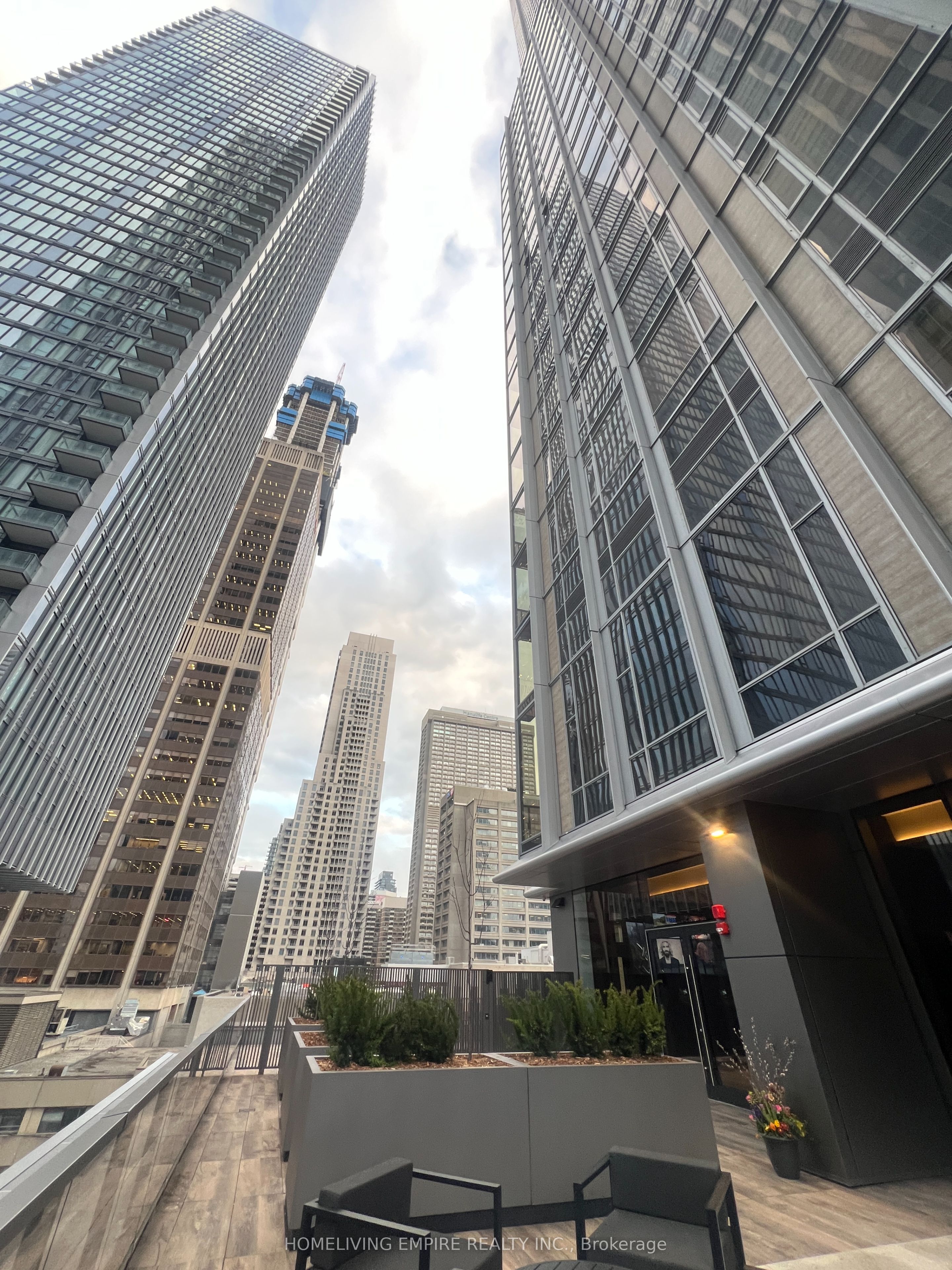 11 Yorkville Avenue 2212, Toronto, ON M4W 1L2 photo 2