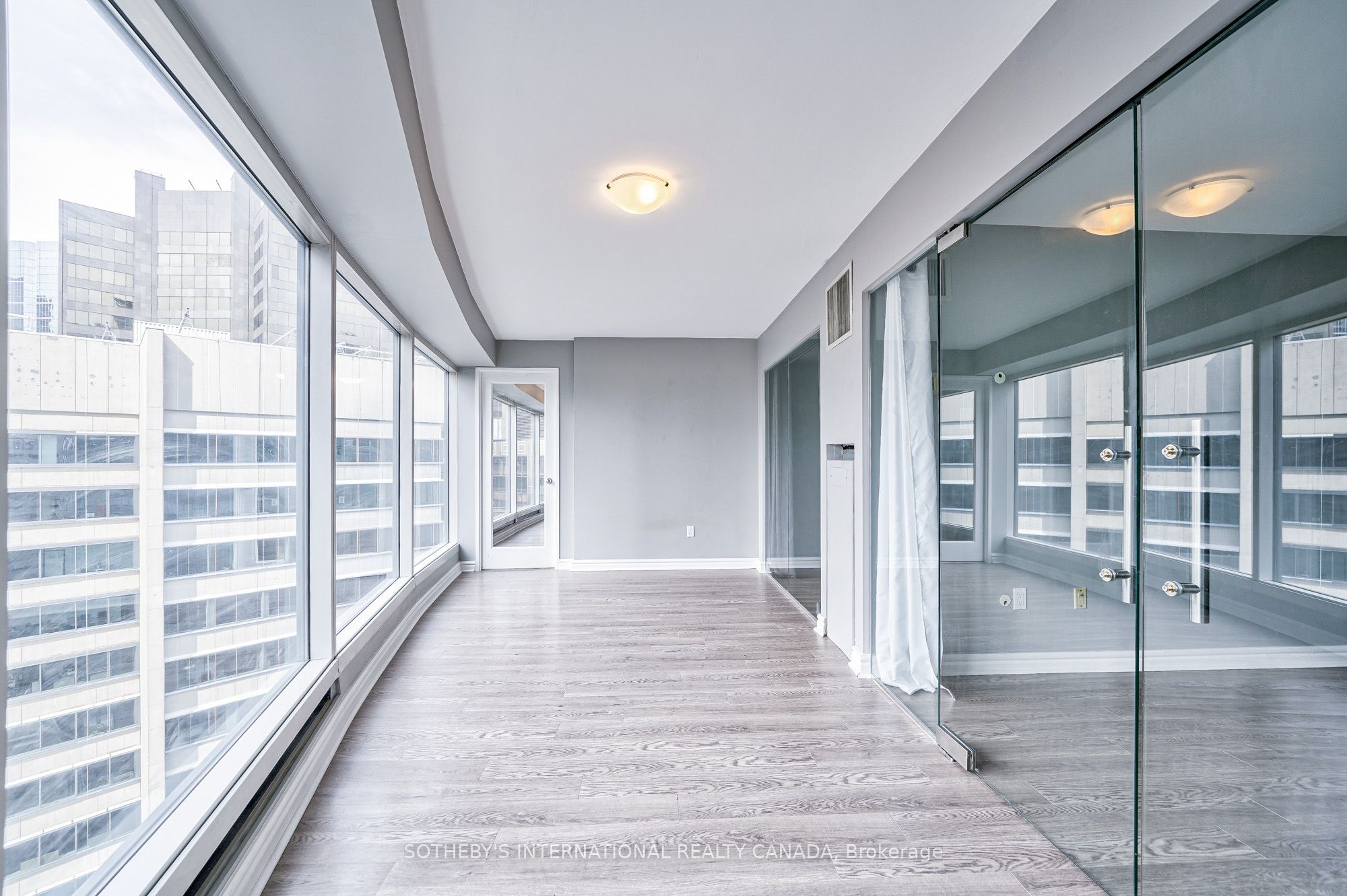 33 University Avenue 2506, Toronto, ON M5J 2S7 photo 3