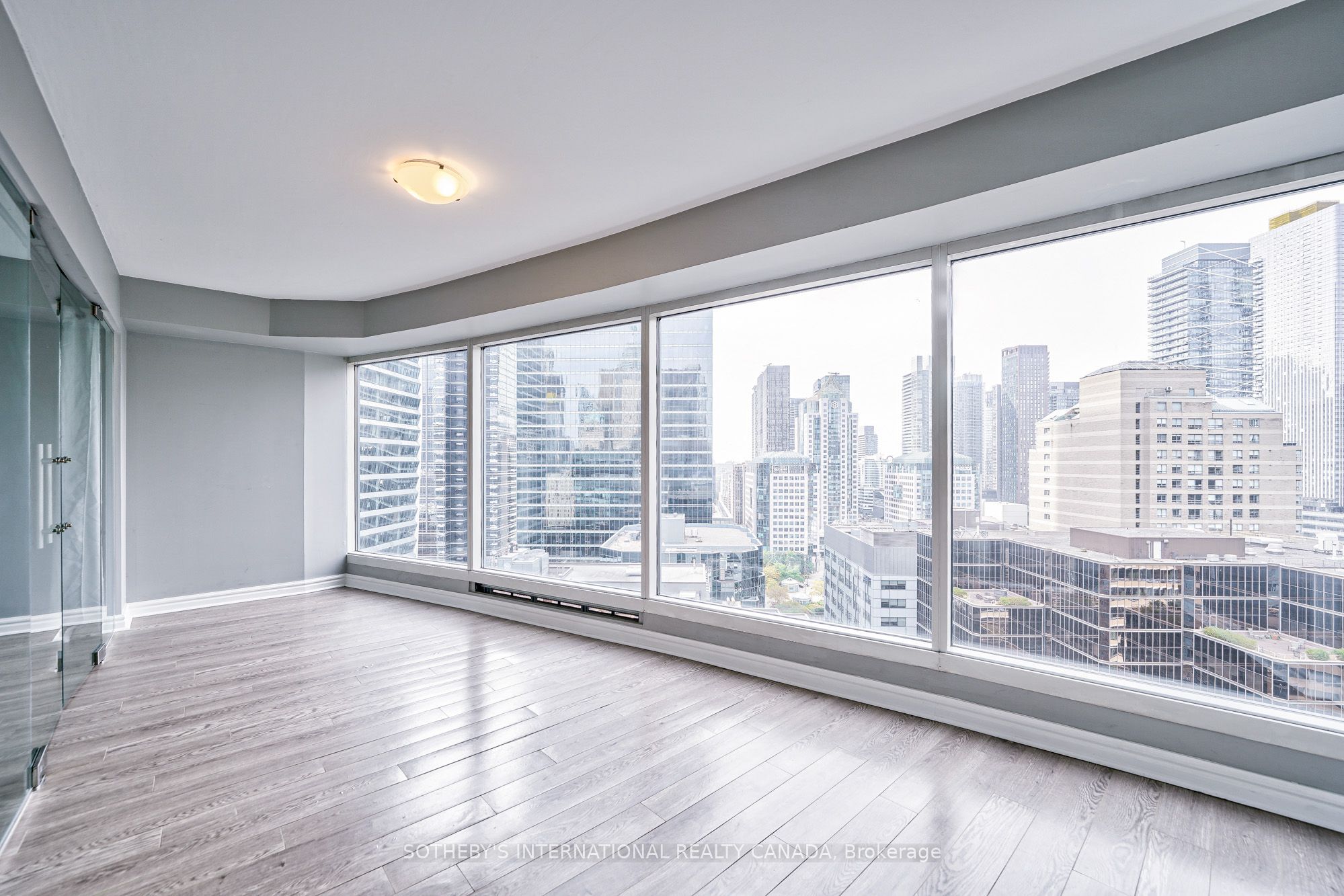 33 University Avenue 2506, Toronto, ON M5J 2S7 photo 4