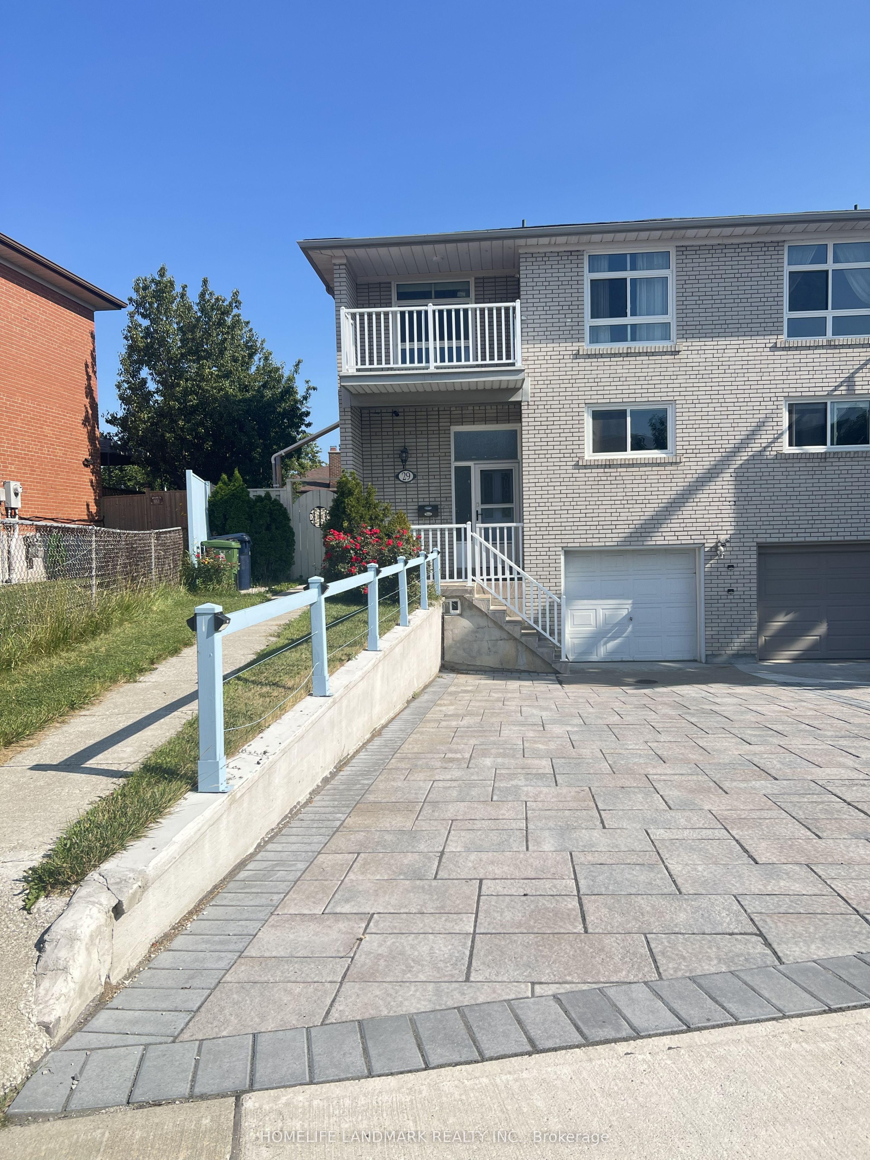 29 Tillplain Road NW, Toronto, ON M3H 5R1
