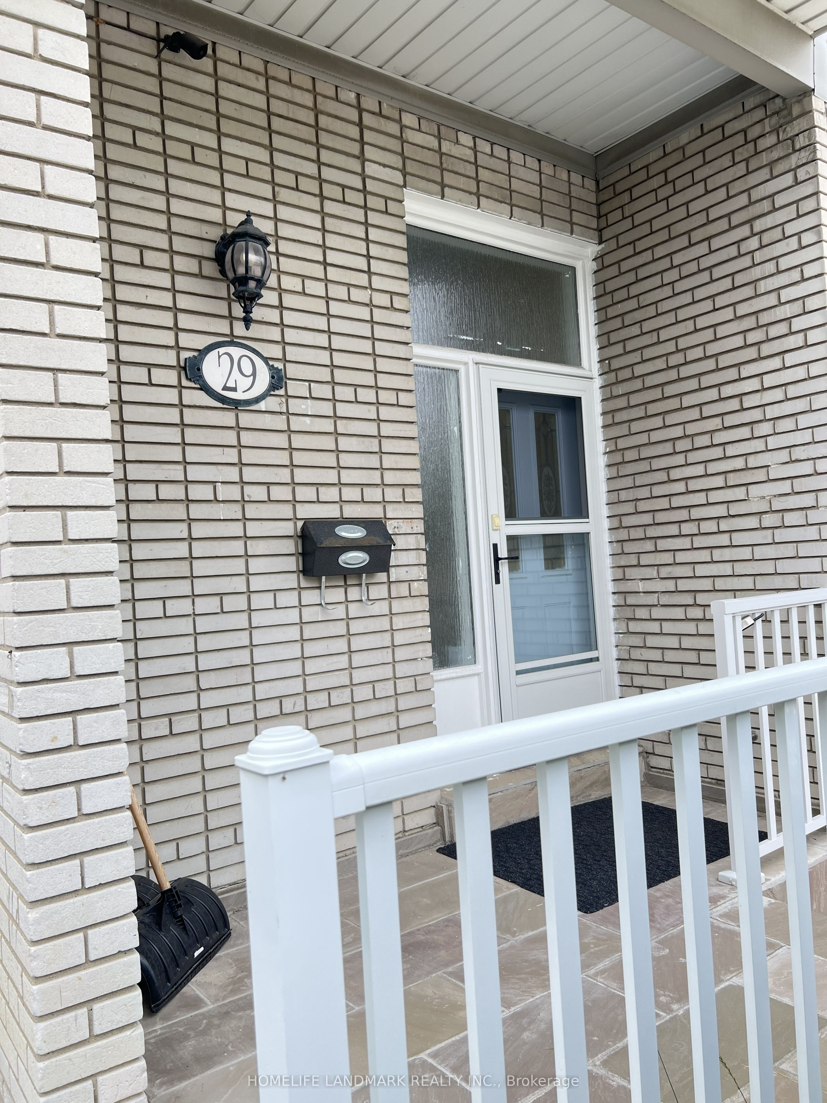 29 Tillplain Road NW, Toronto, ON M3H 5R1 photo 4