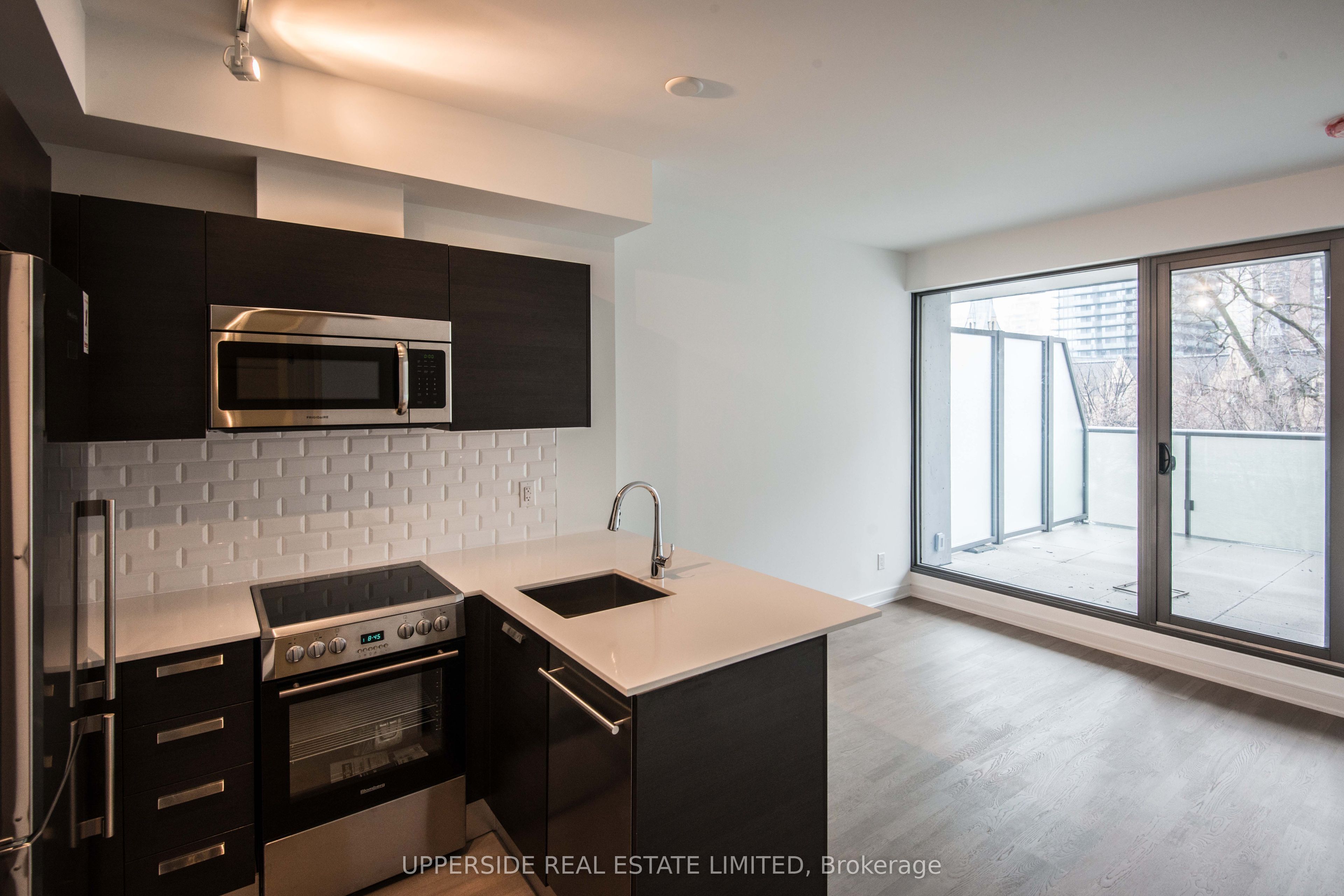 57 St Joseph Street 421, Toronto, ON M5S 0C5 photo 2