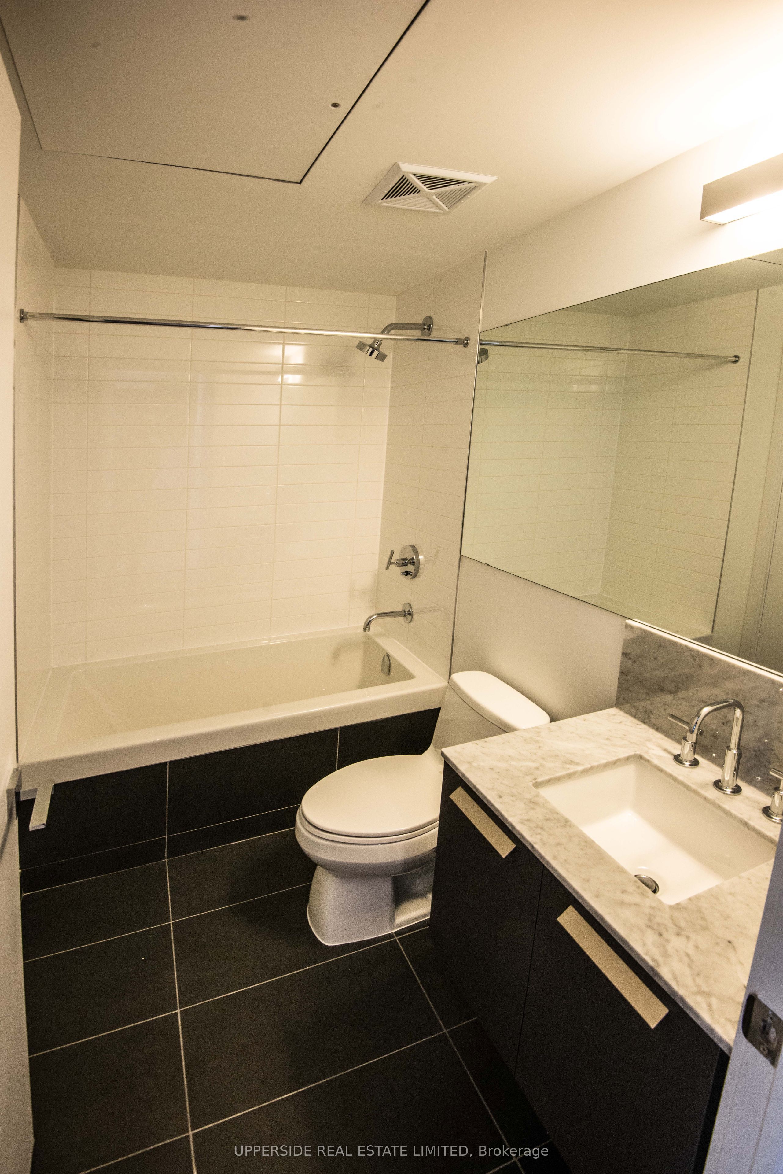 57 St Joseph Street 421, Toronto, ON M5S 0C5 photo 4
