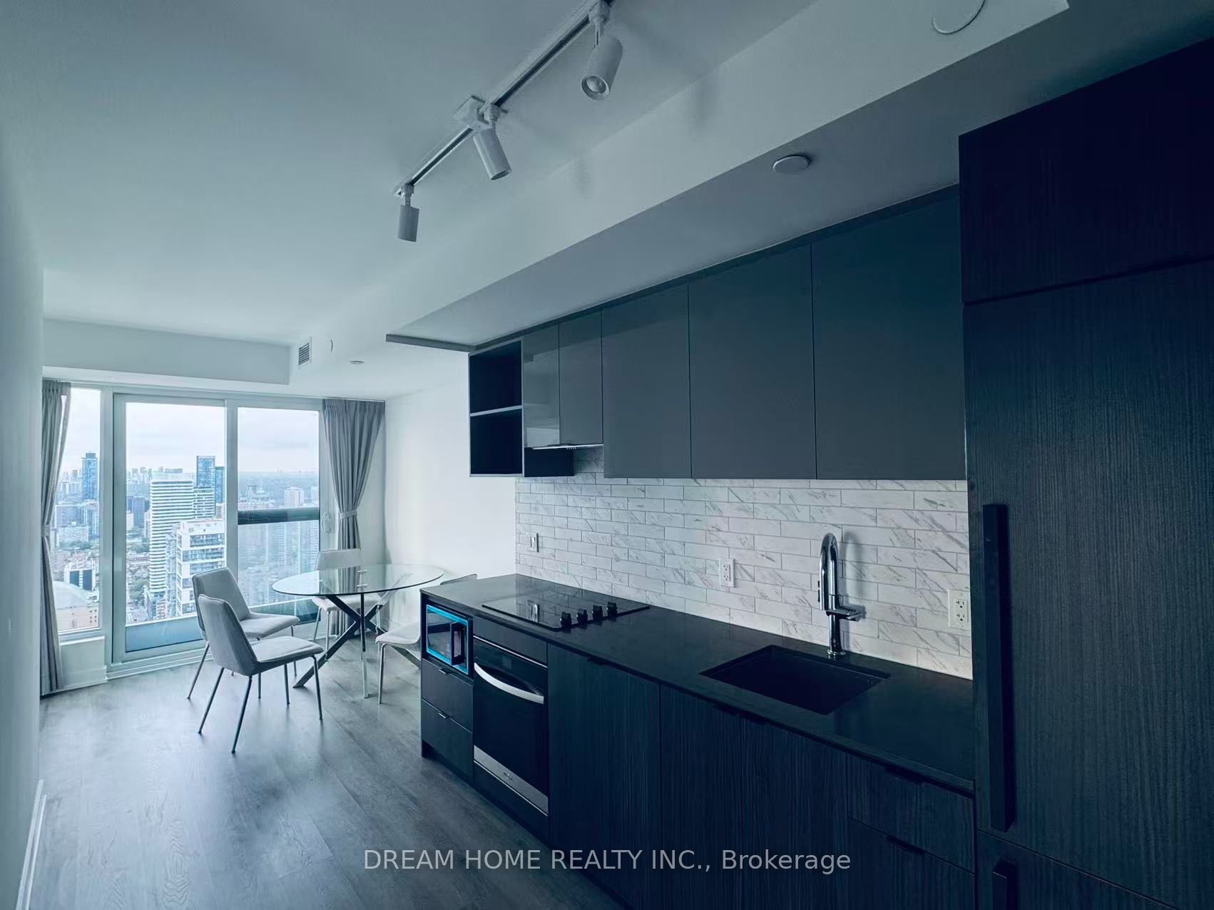 252 Church Street 5603, Toronto, ON M5B 0E6